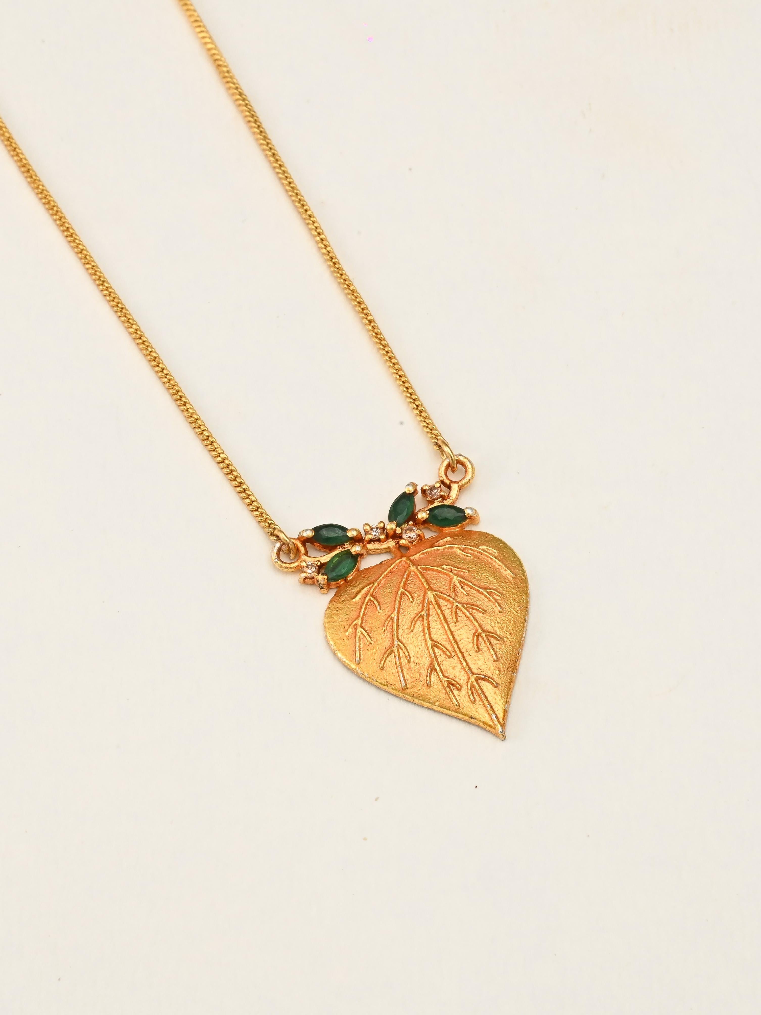 Vida Pendant Necklace