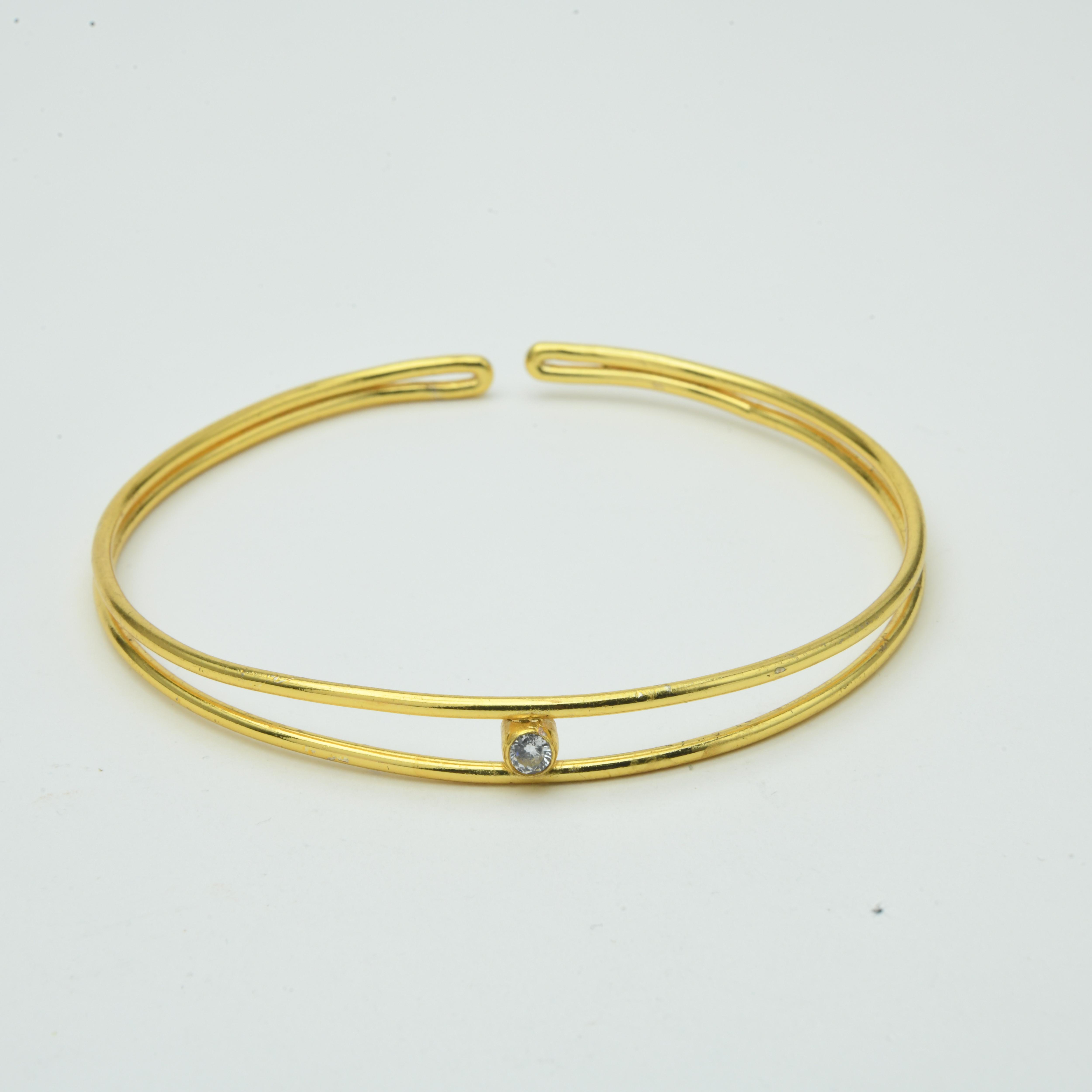 Tanvi Stone Armlet - Gold Polish