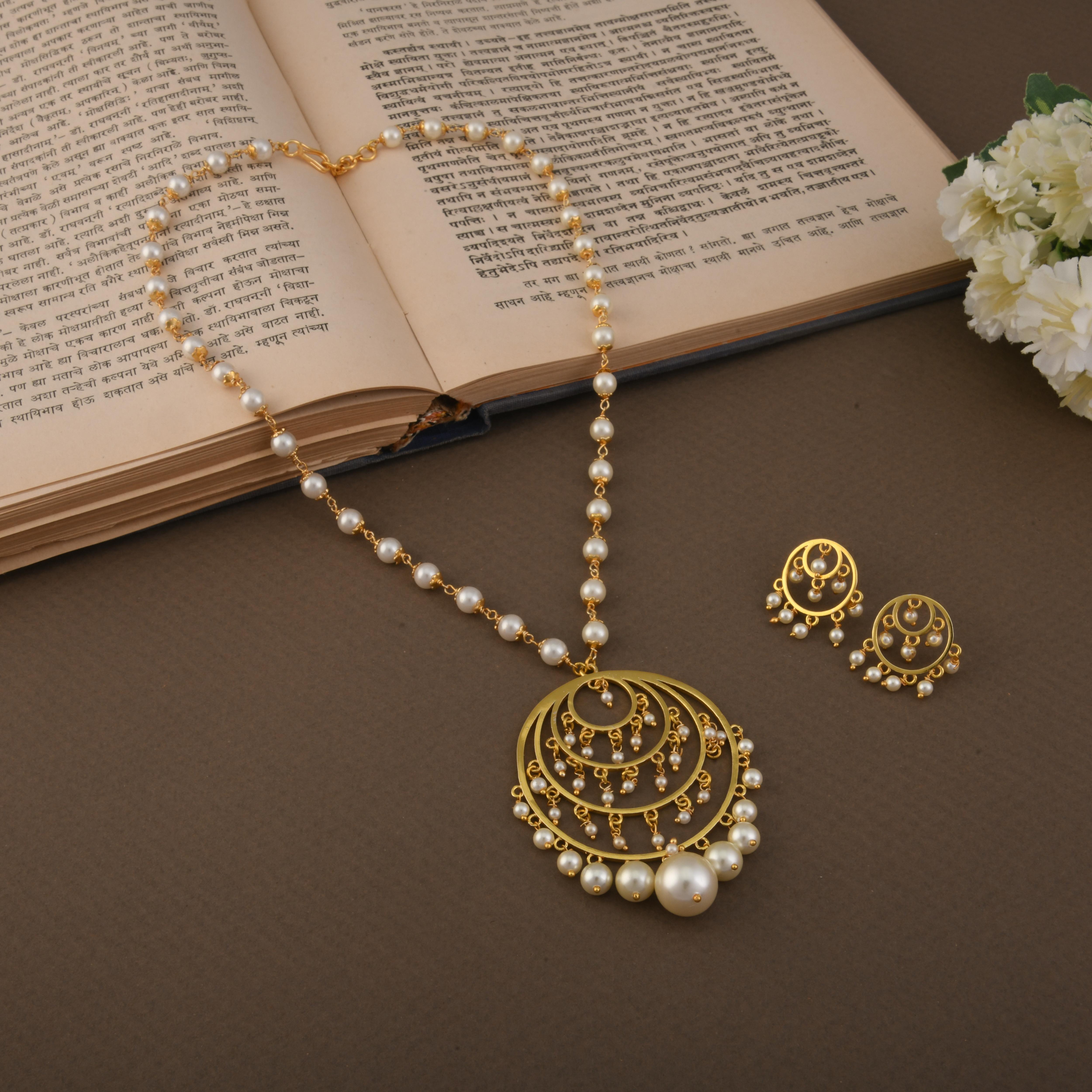 Round Pearl Rangoli Necklace