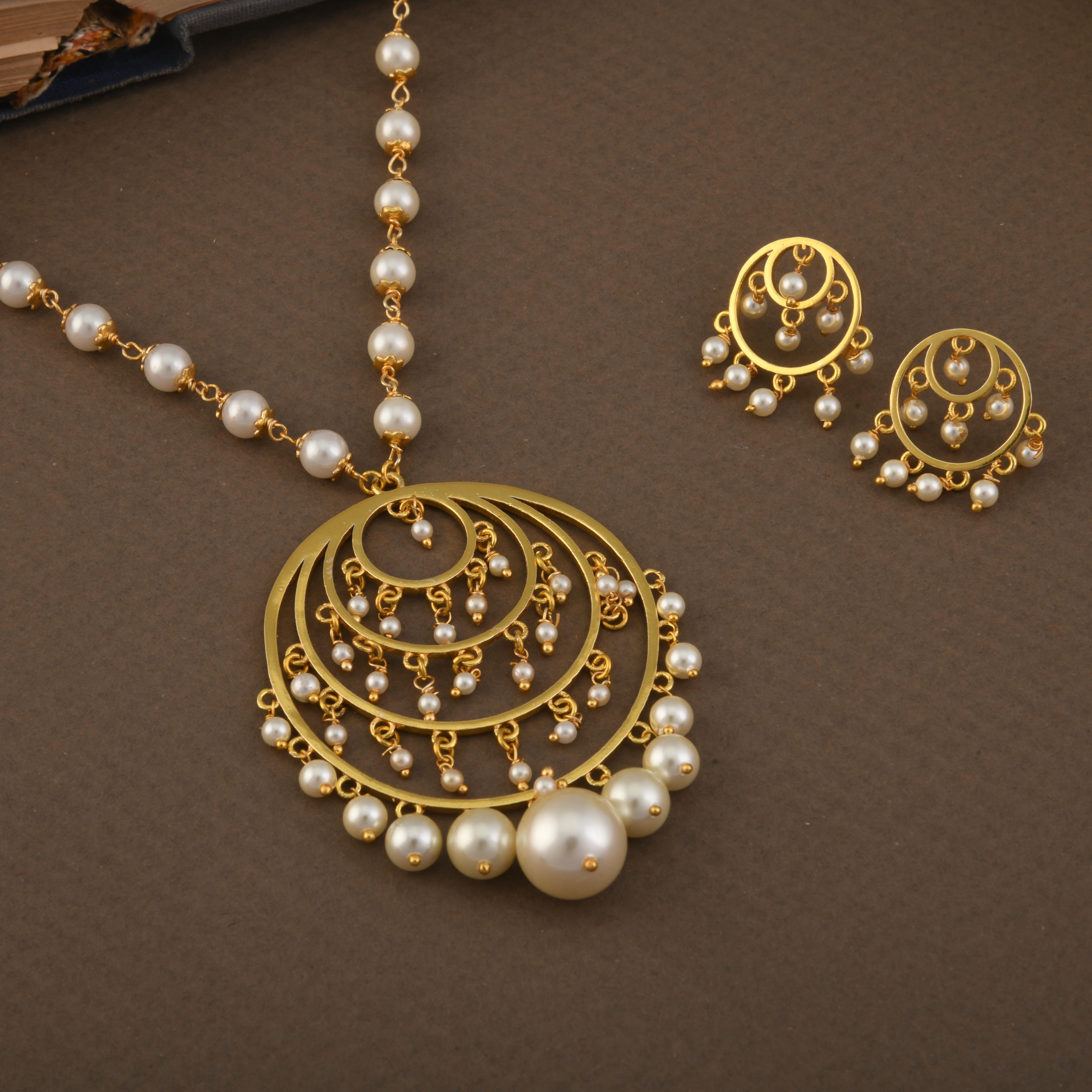 Round Pearl Rangoli Necklace