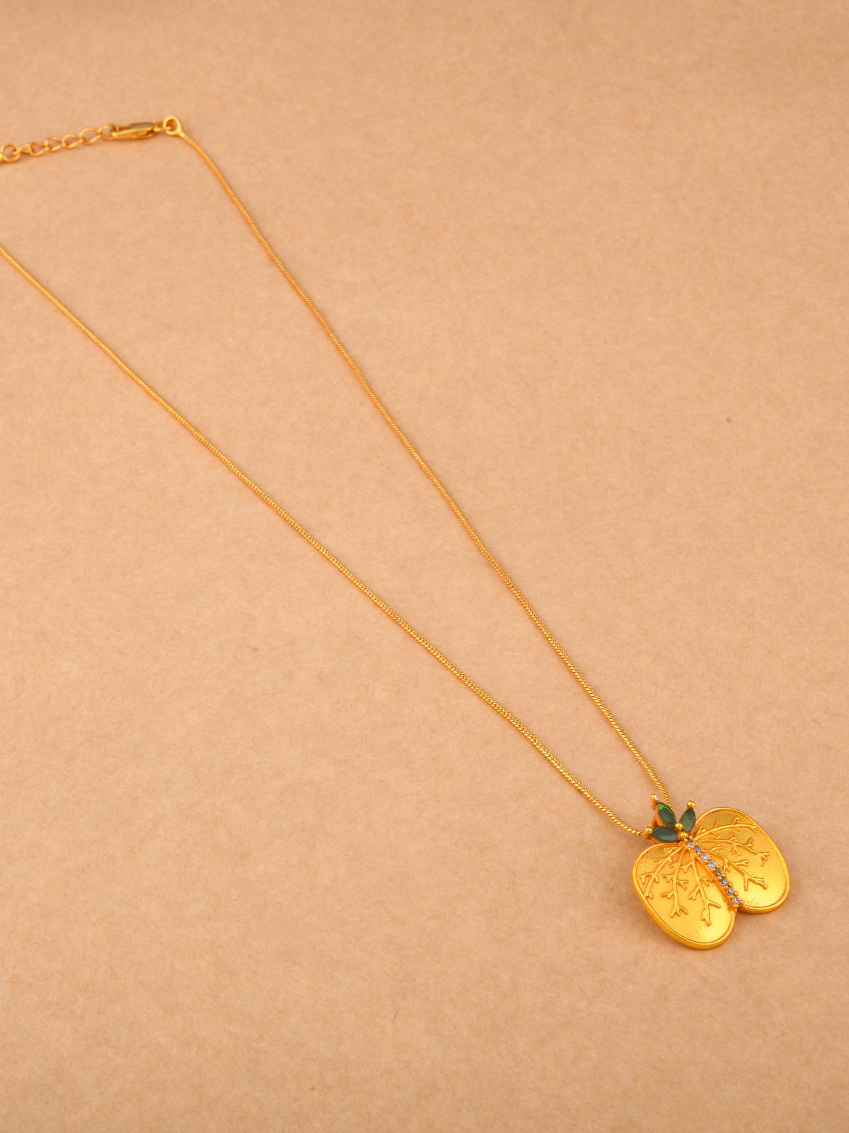Apta Pendant Necklace