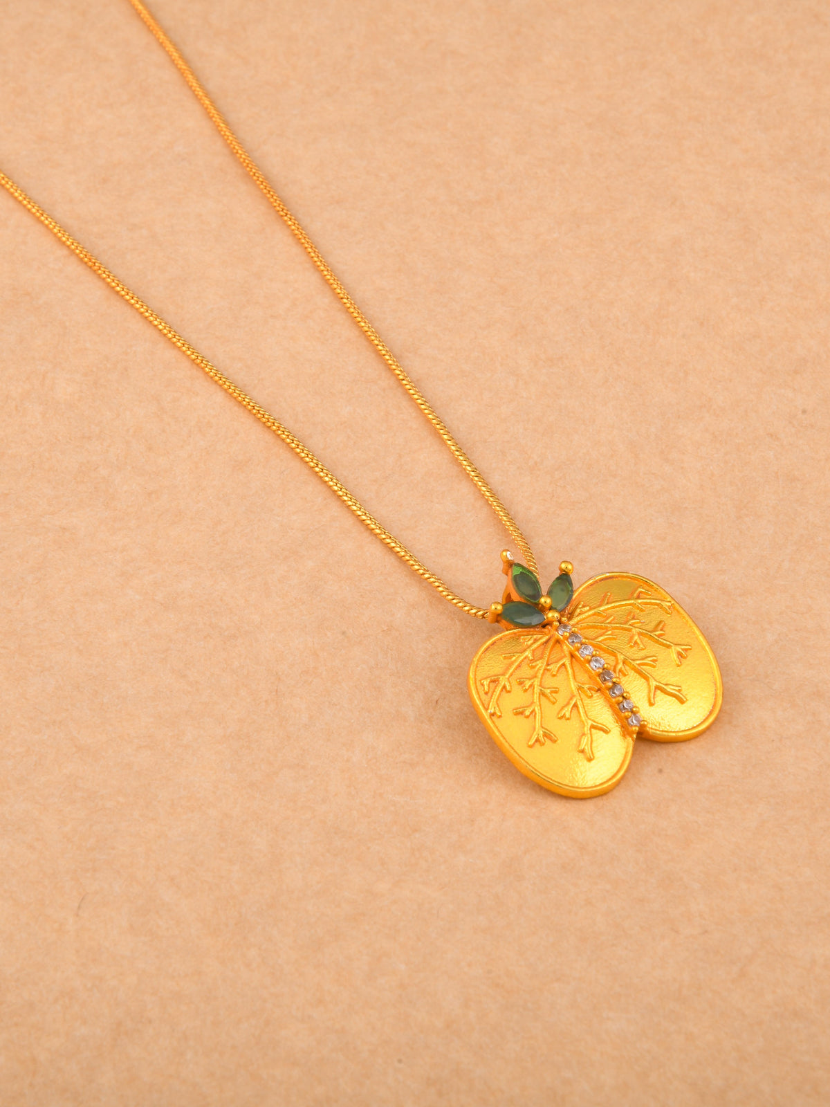 Apta Pendant Necklace