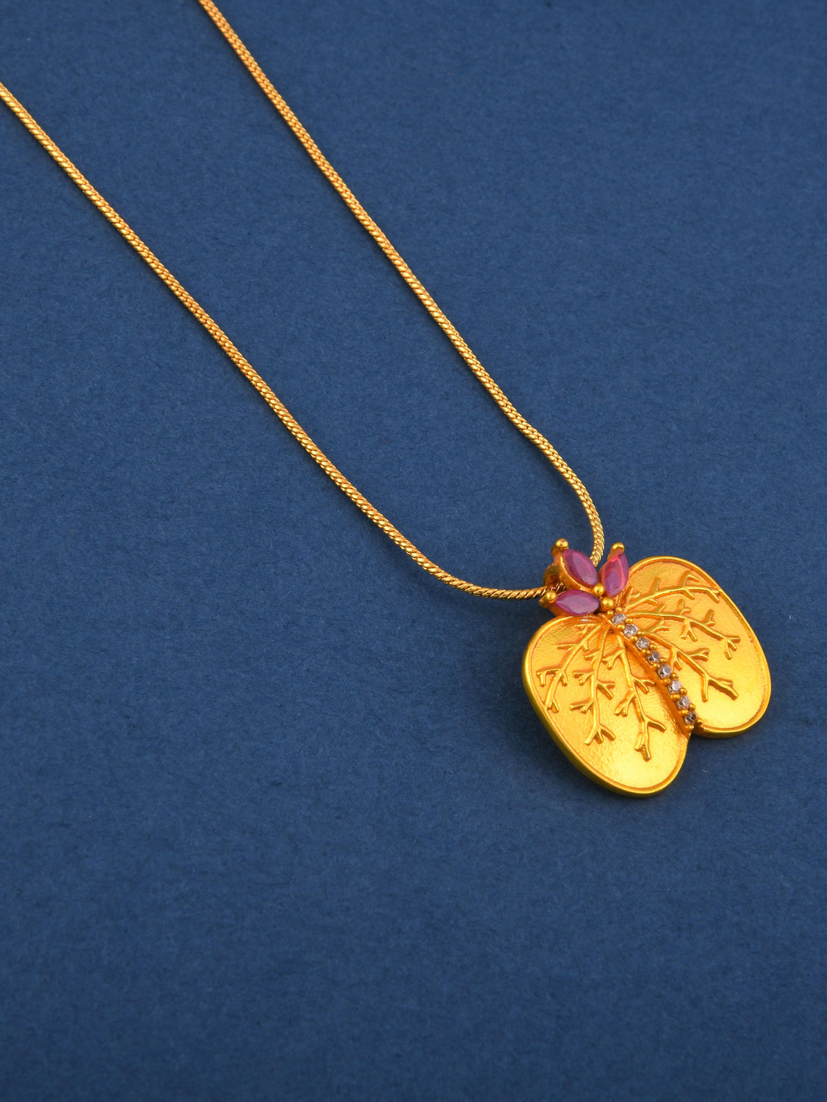 Apta Pendant Necklace