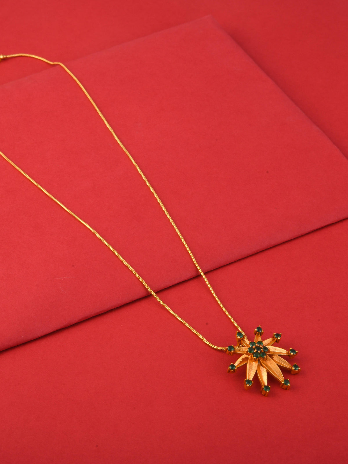 Maka Pendant Necklace