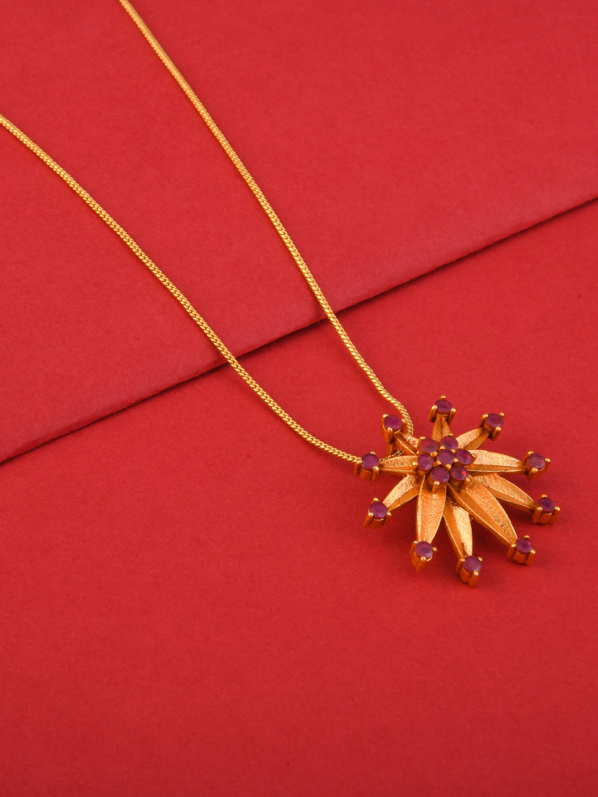 Maka Pendant Necklace