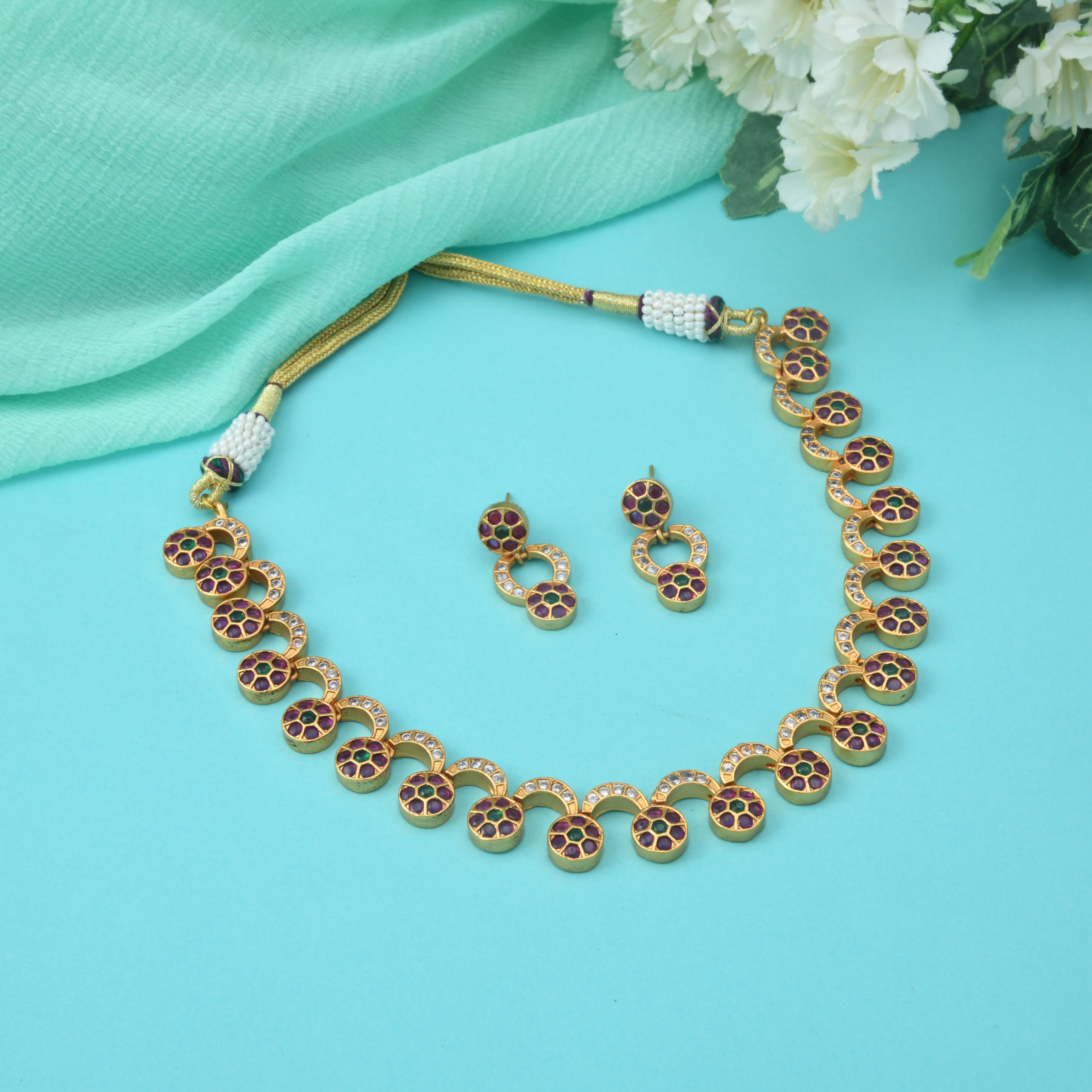 Dainty Temple Necklace Set