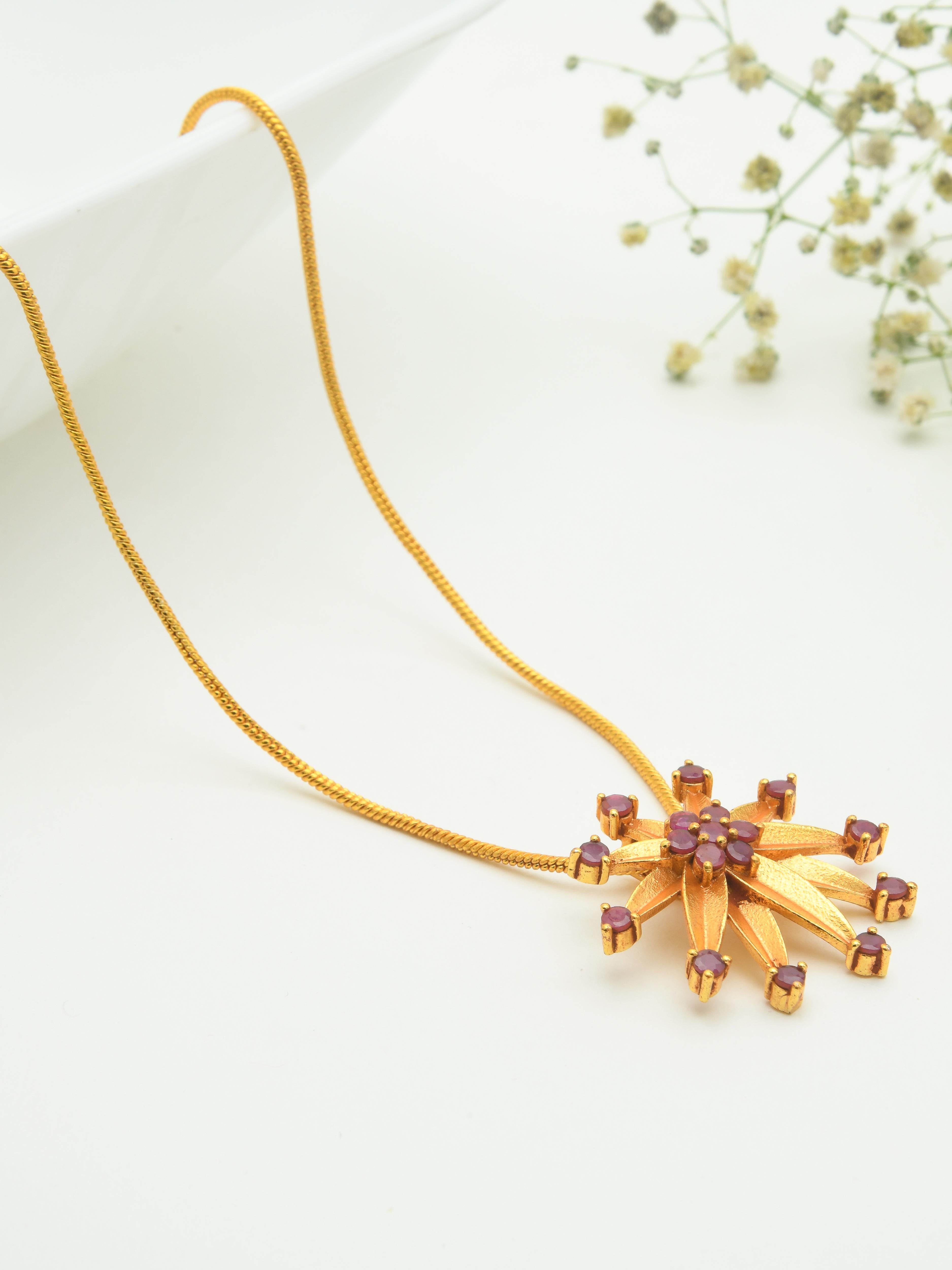 Maka Pendant Necklace