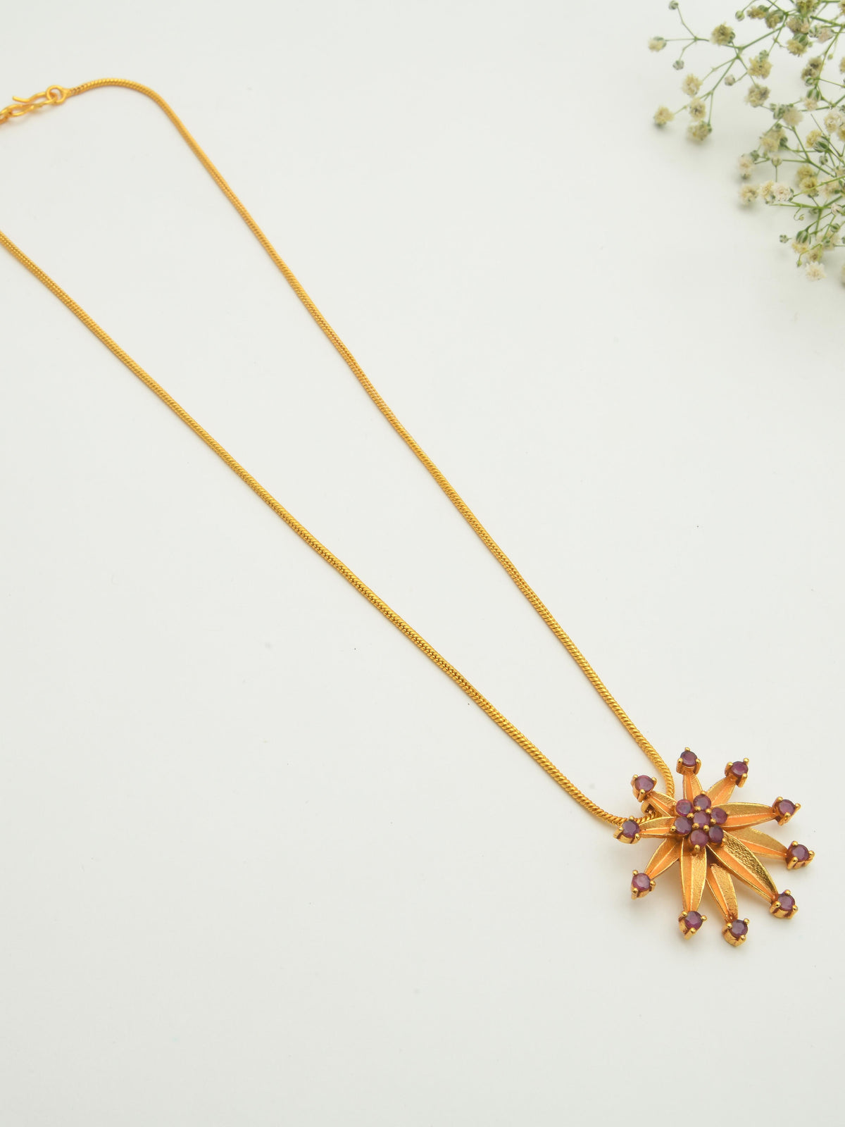 Maka Pendant Necklace