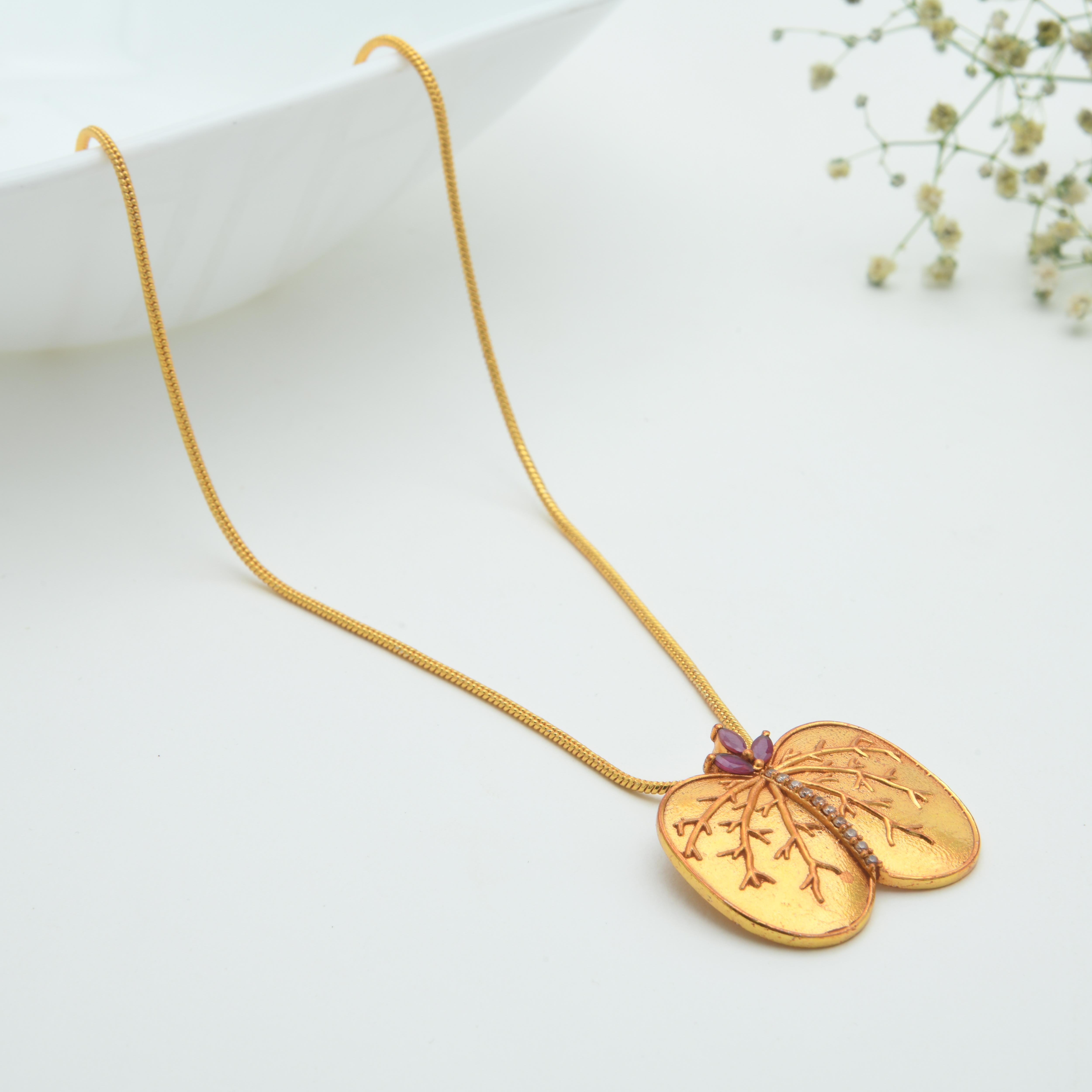 Apta Pendant Necklace