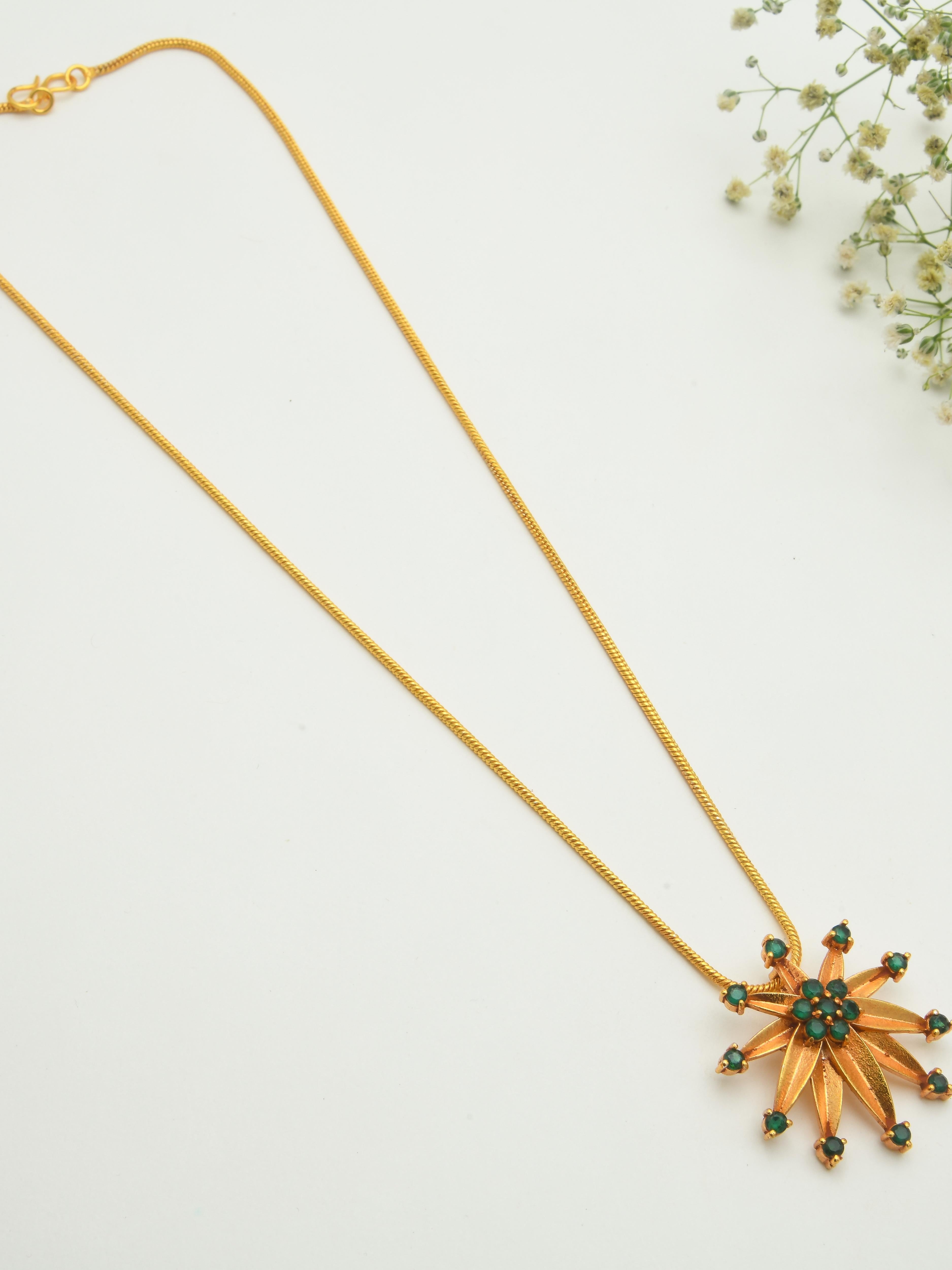 Maka Pendant Necklace