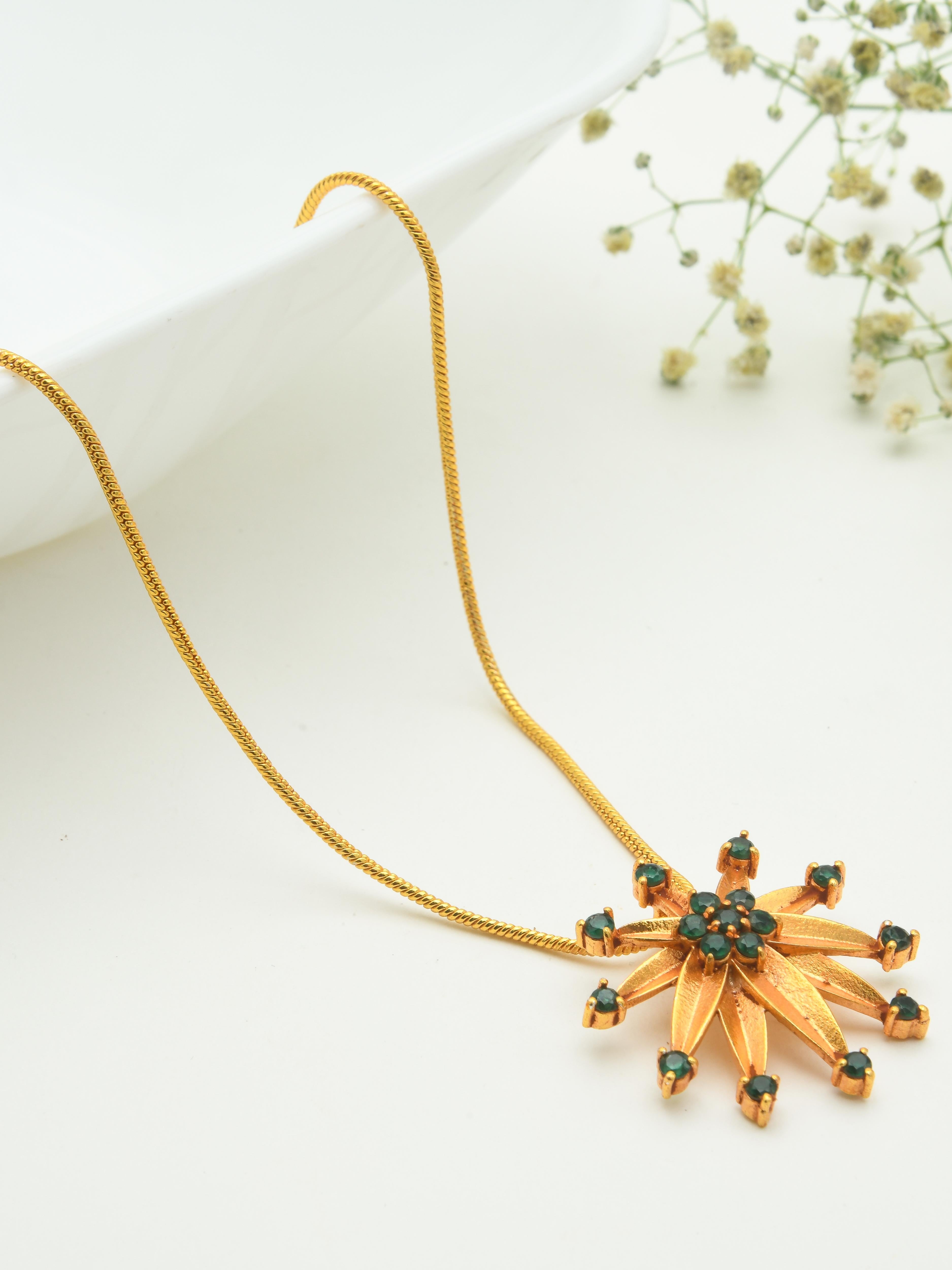 Maka Pendant Necklace