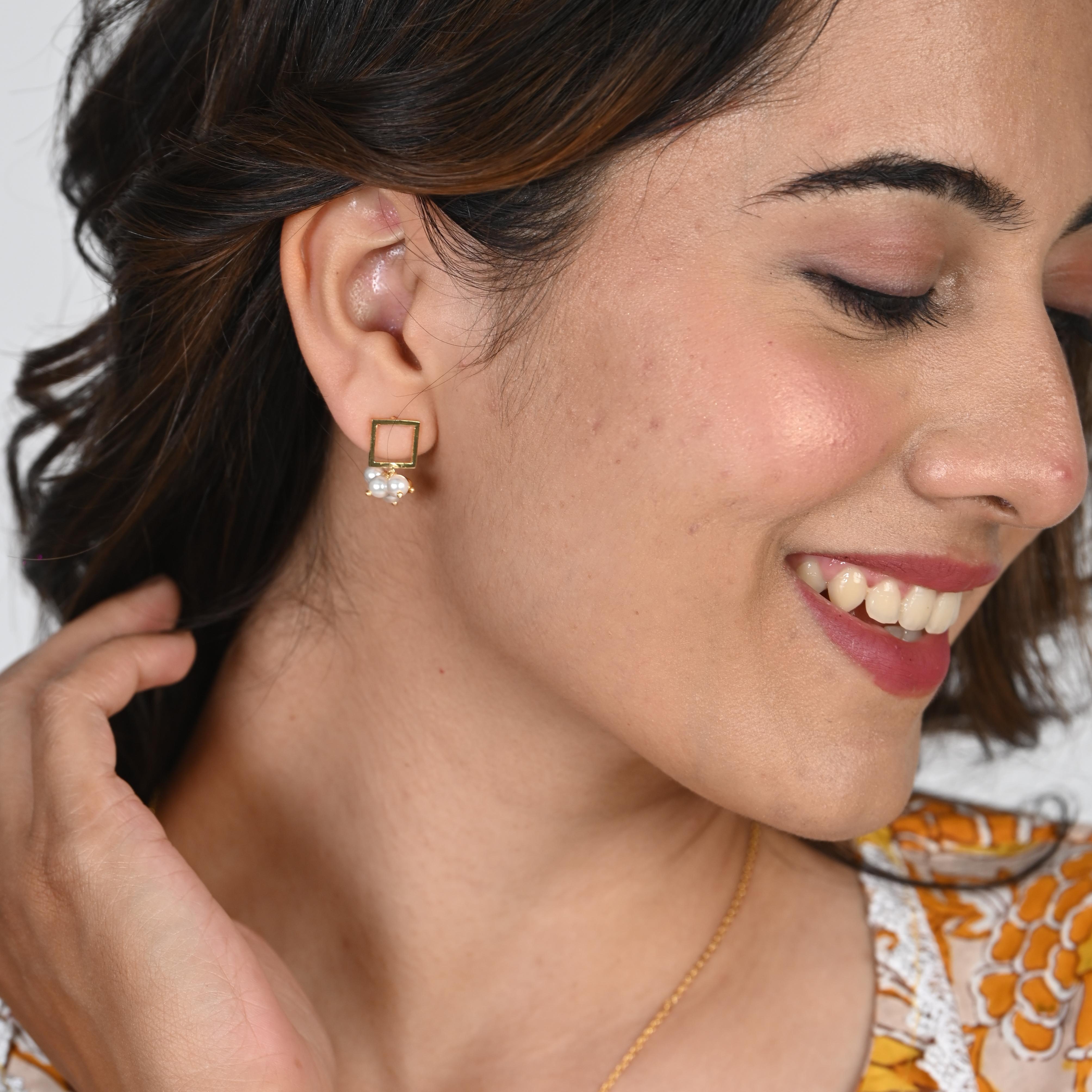 Neo Pearl Studs