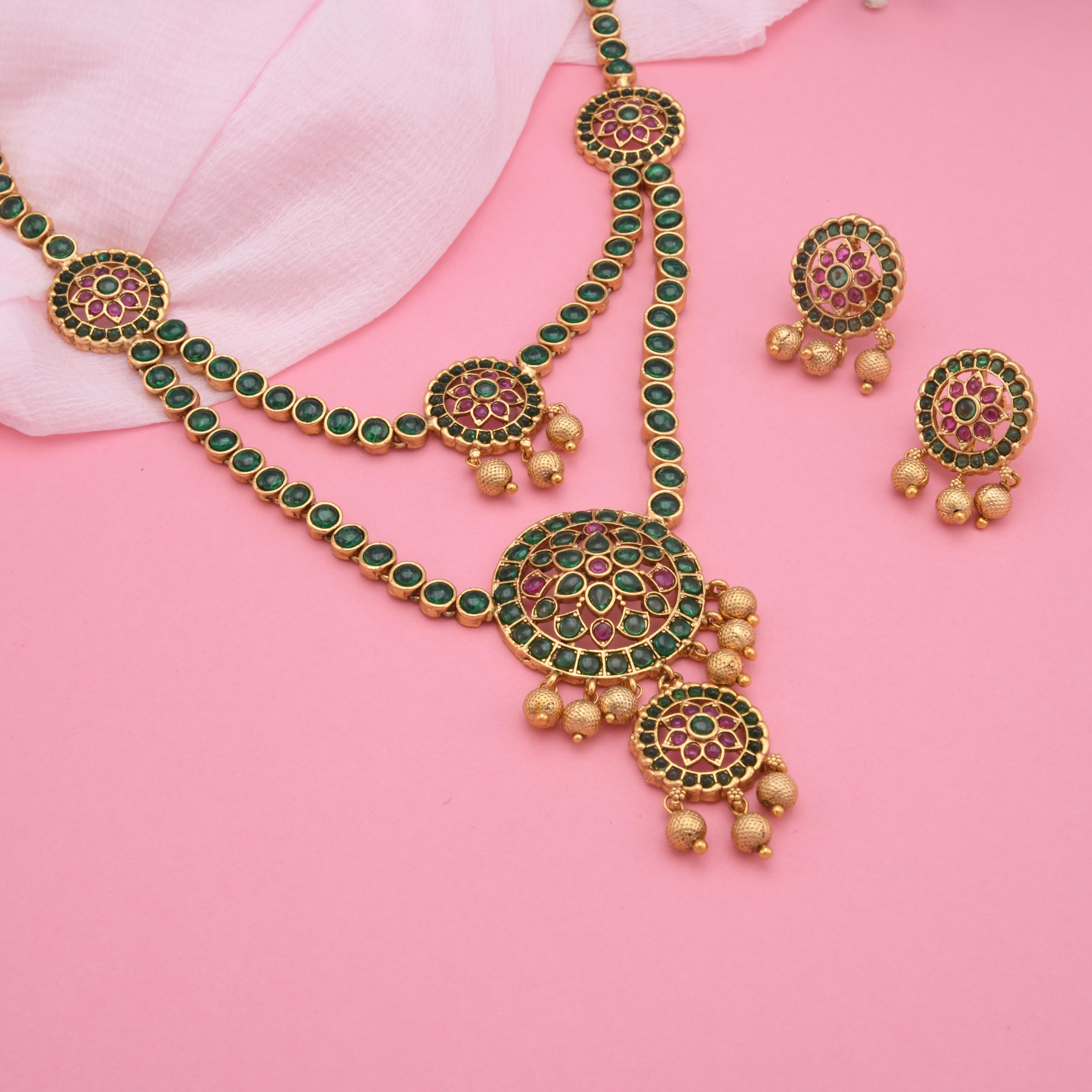 Praniti Temple Necklace set