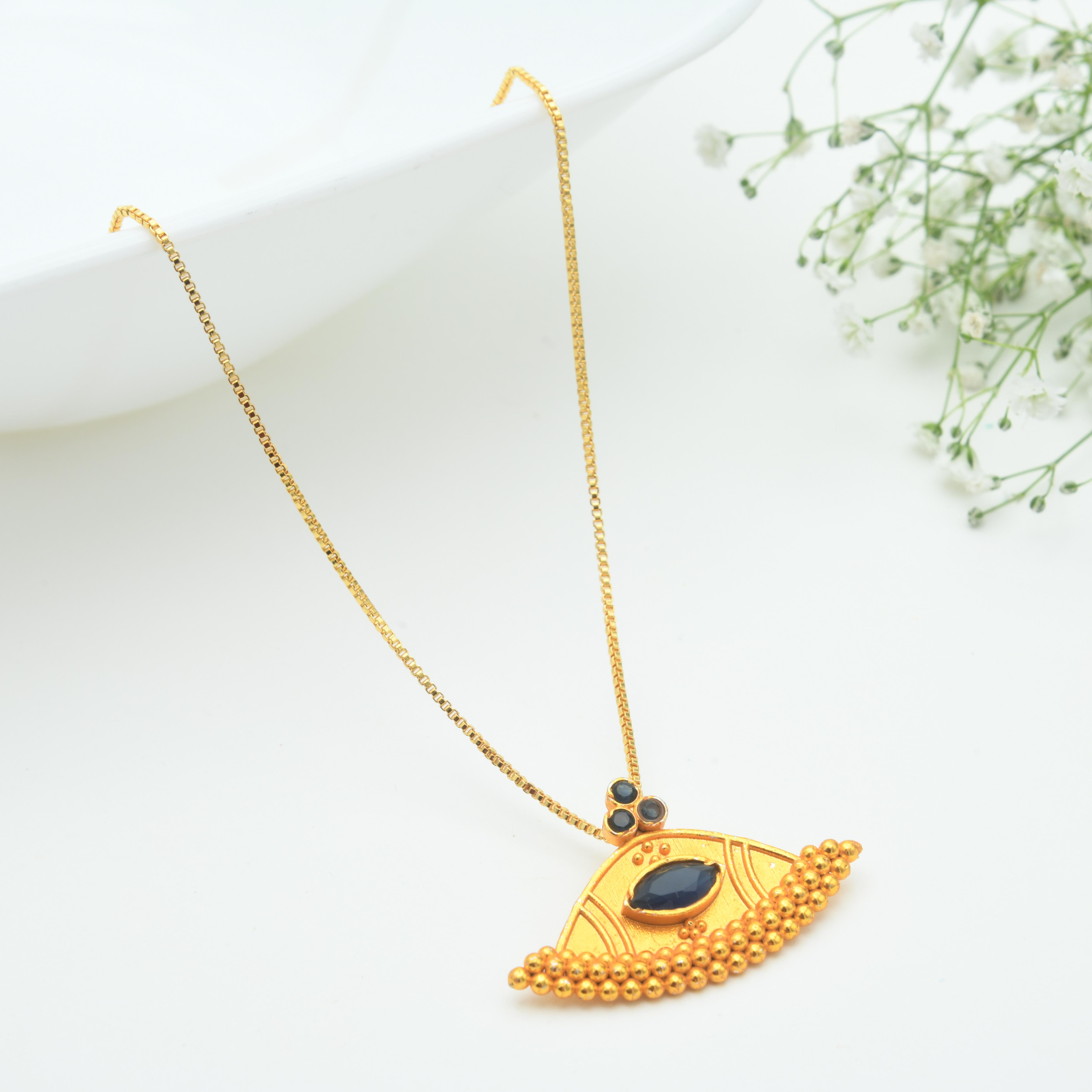 Mattalli Pendant Necklace