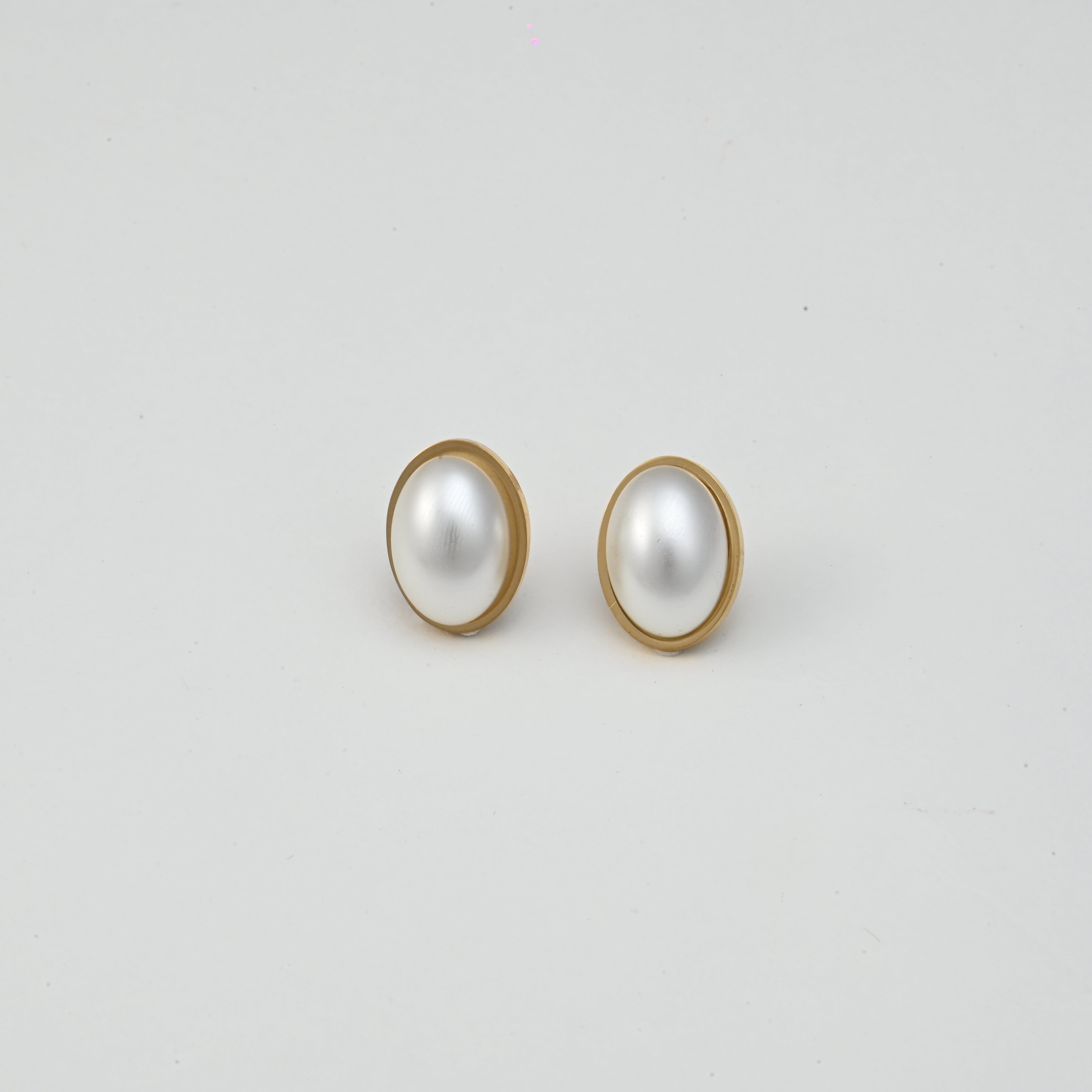 Lisa Pearl Studs, Oval