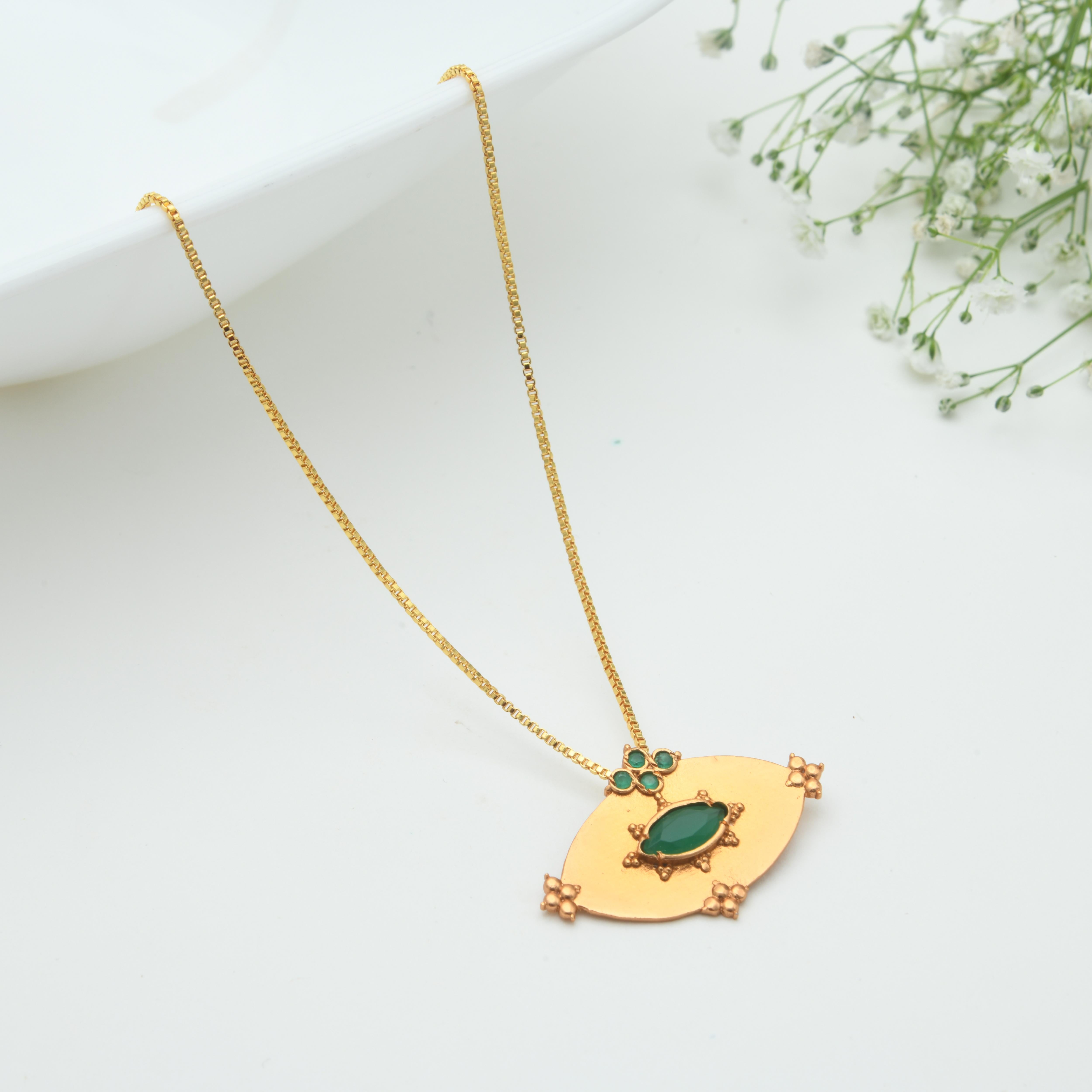 Medham Pendant Necklace