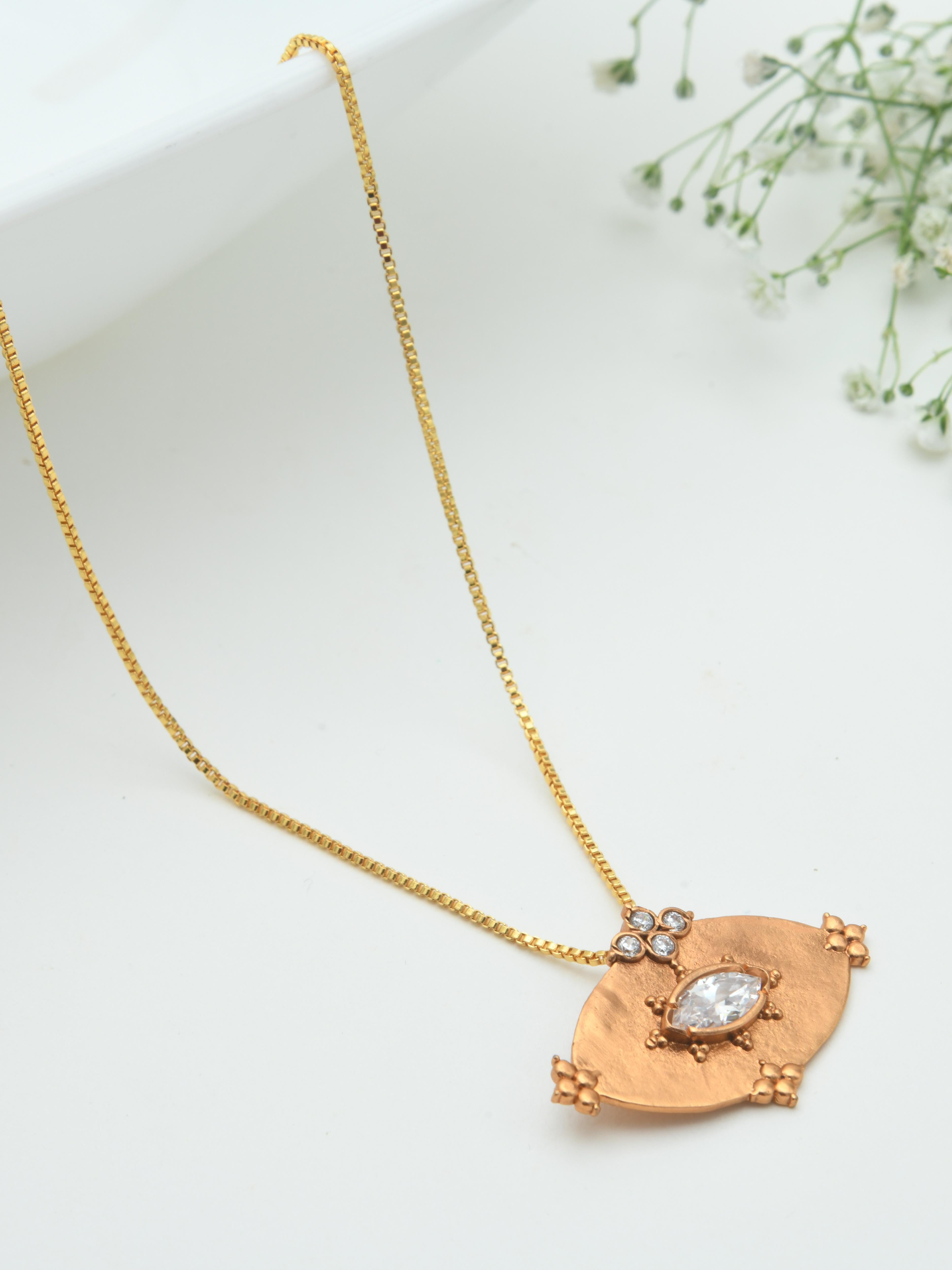Medham Pendant Necklace