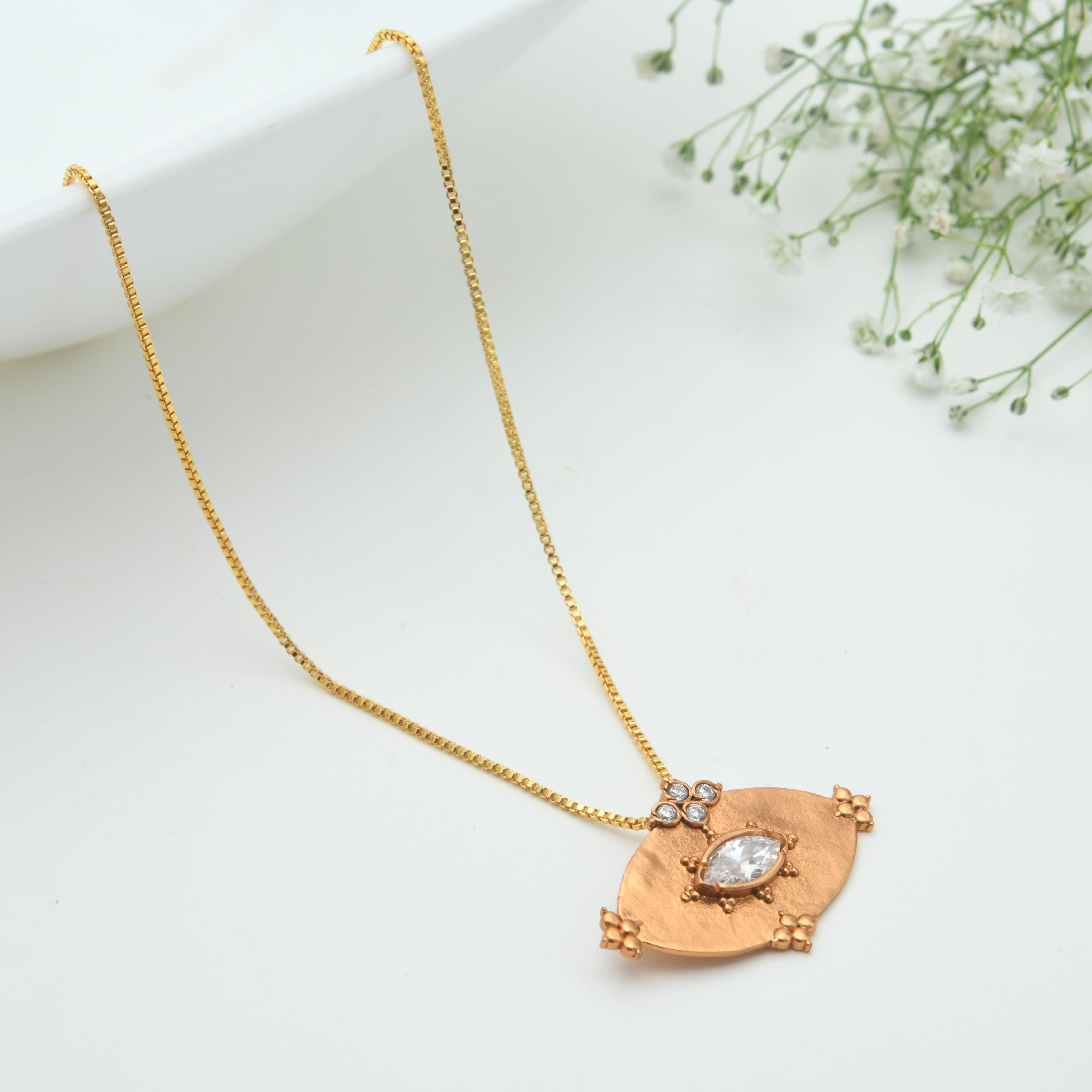 Medham Pendant Necklace