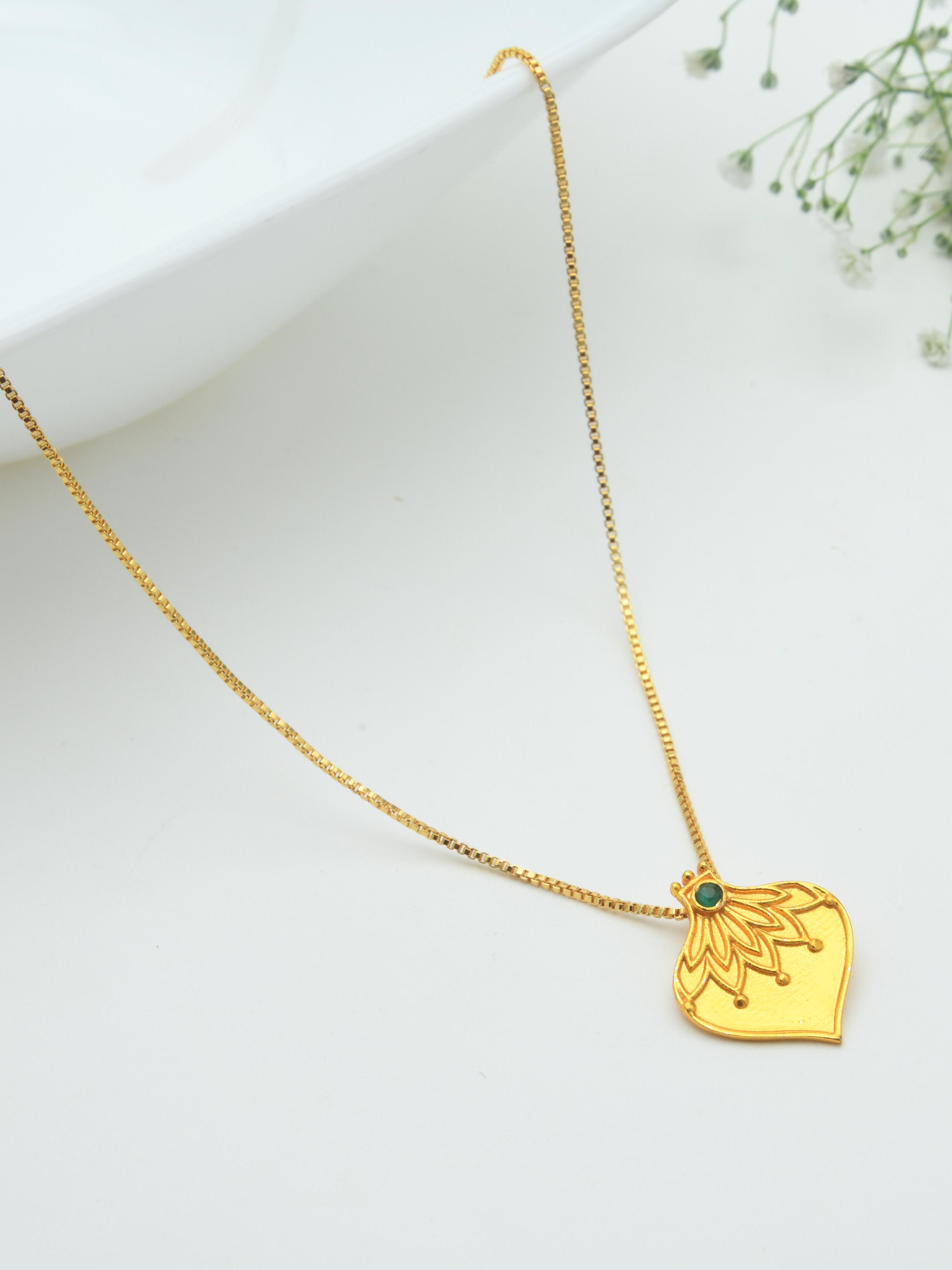 Suchi Pendant Necklace