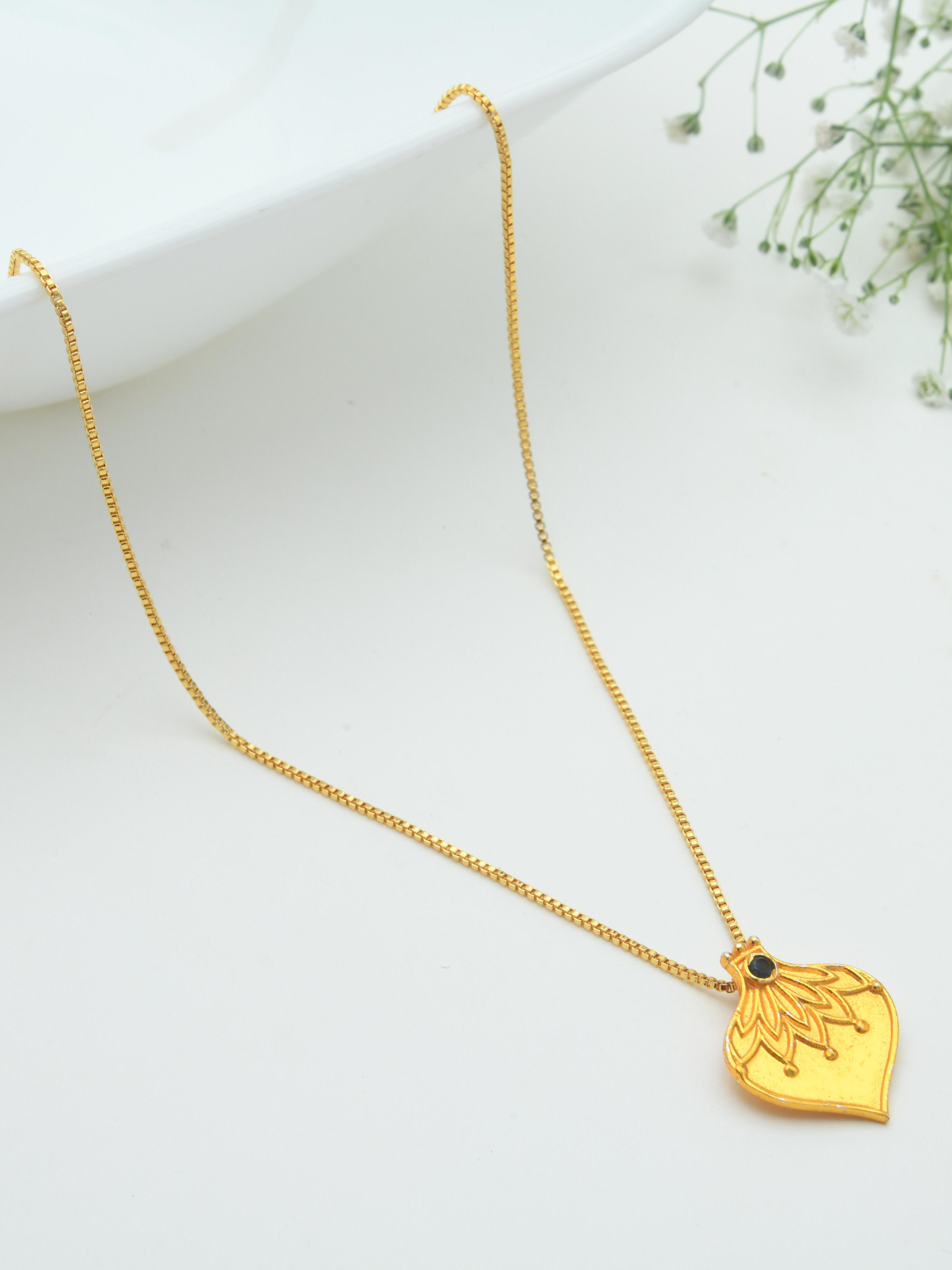 Suchi Pendant Necklace