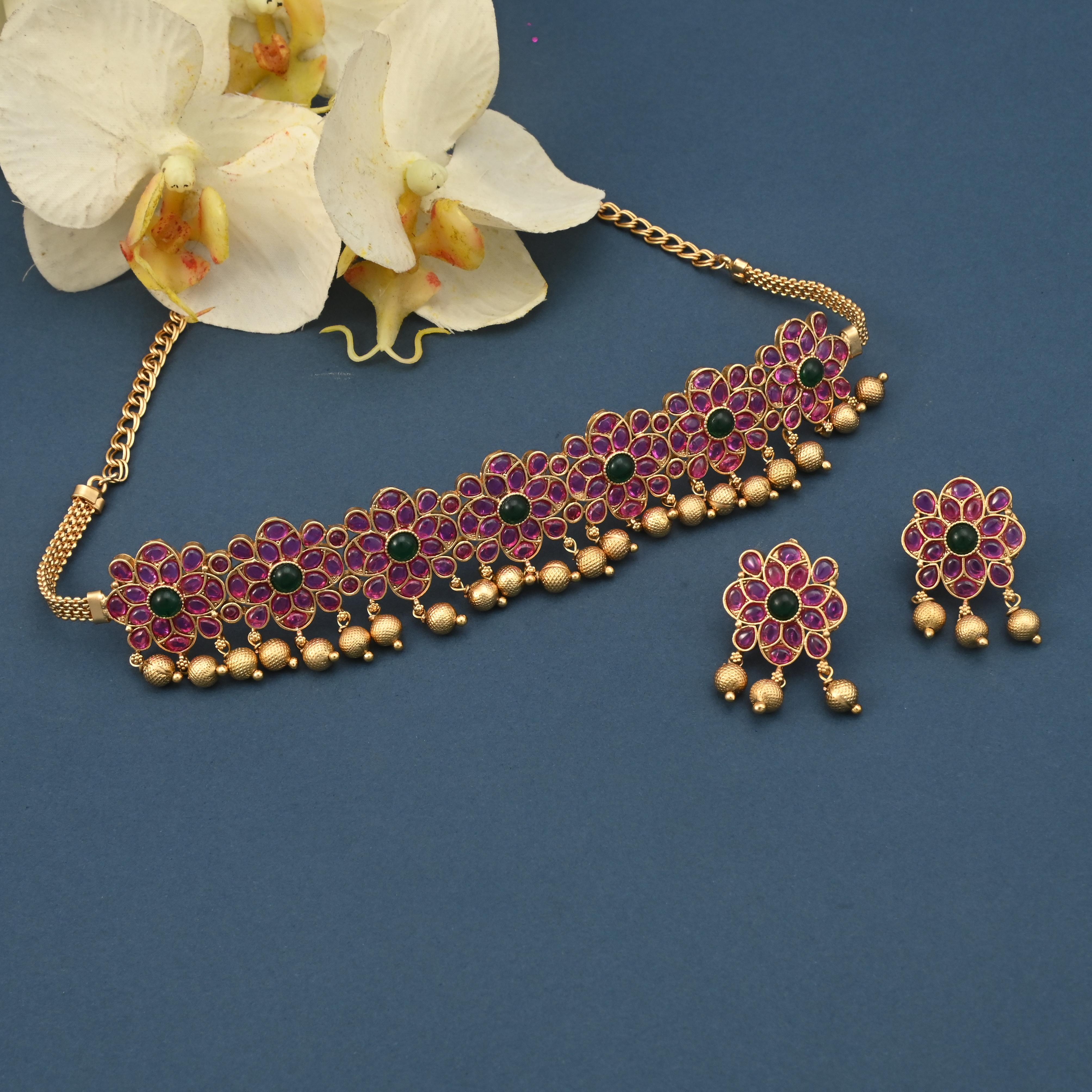 Flower Kemp Stones Choker Set