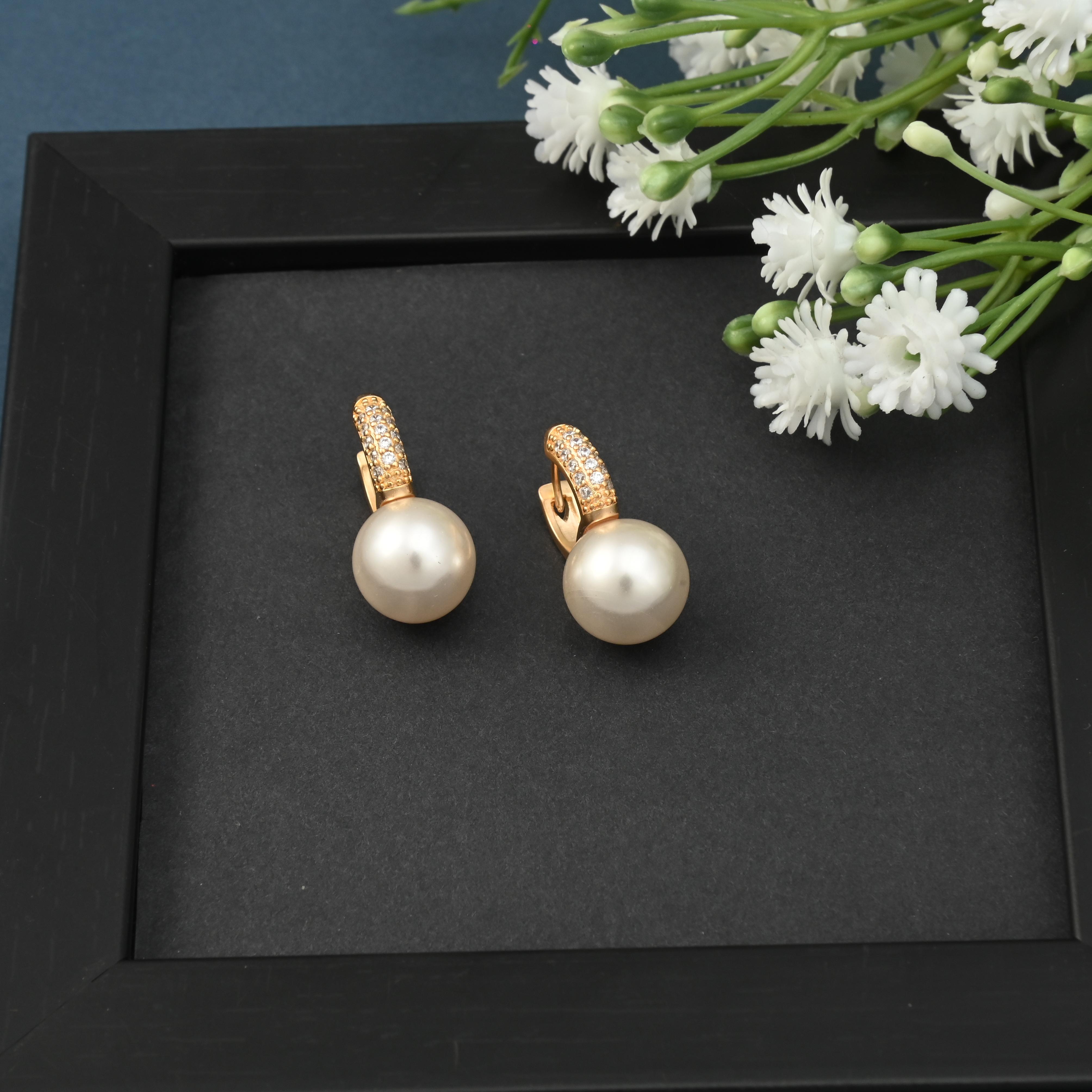 Karvi Pearl Hoop Earrings