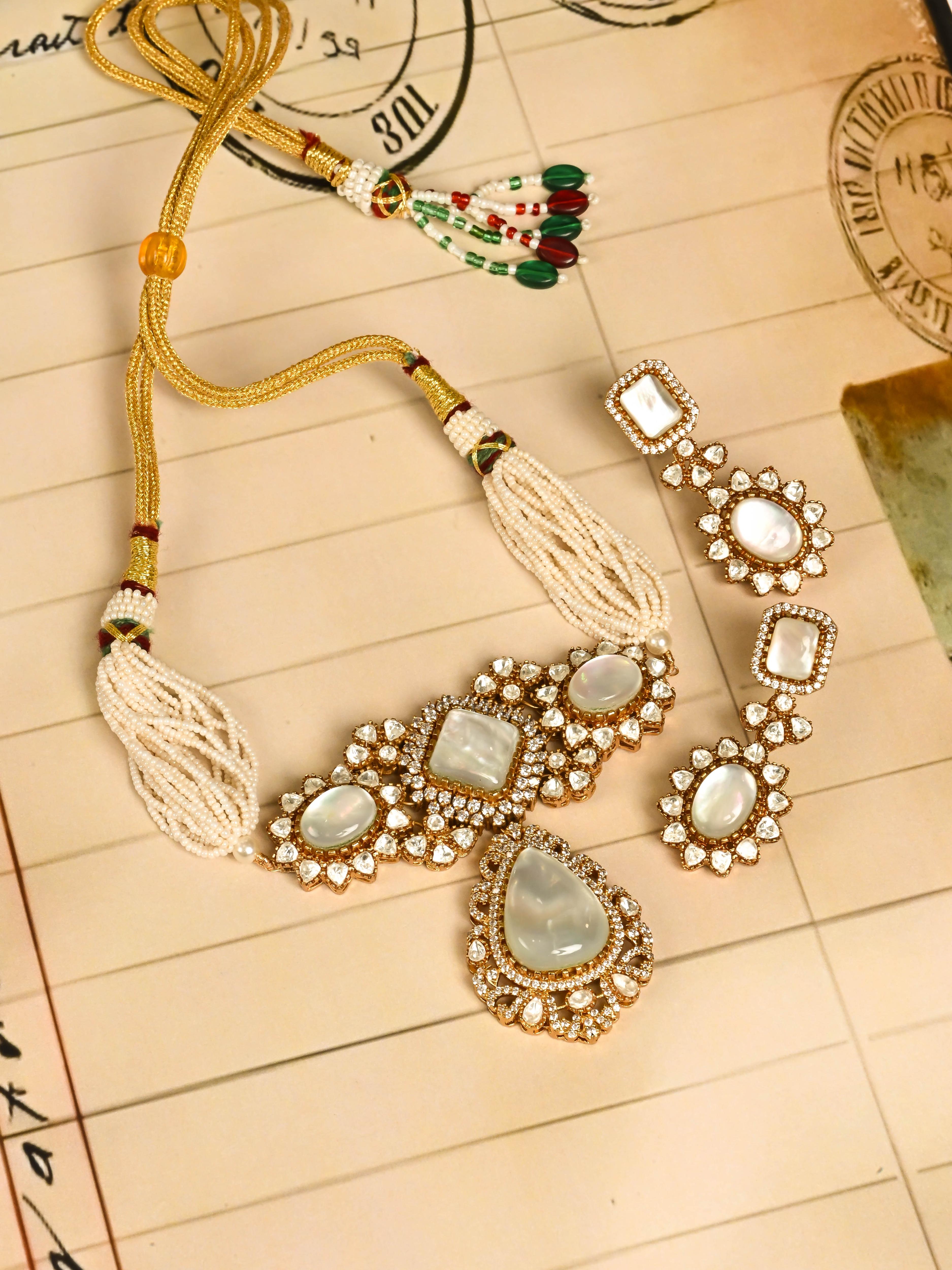 Nirvi Kundan Choker Set