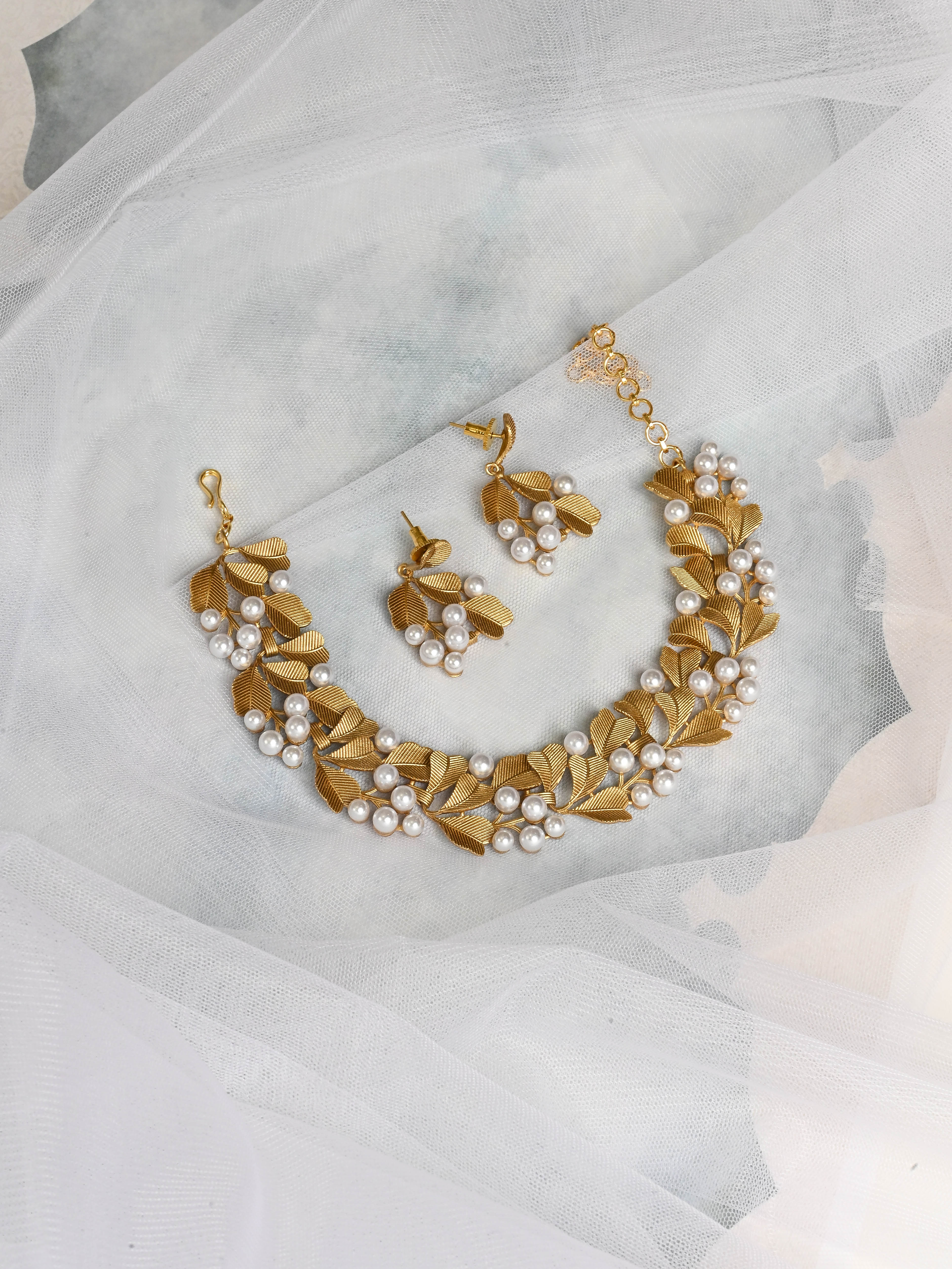 Evira Pearl Necklace