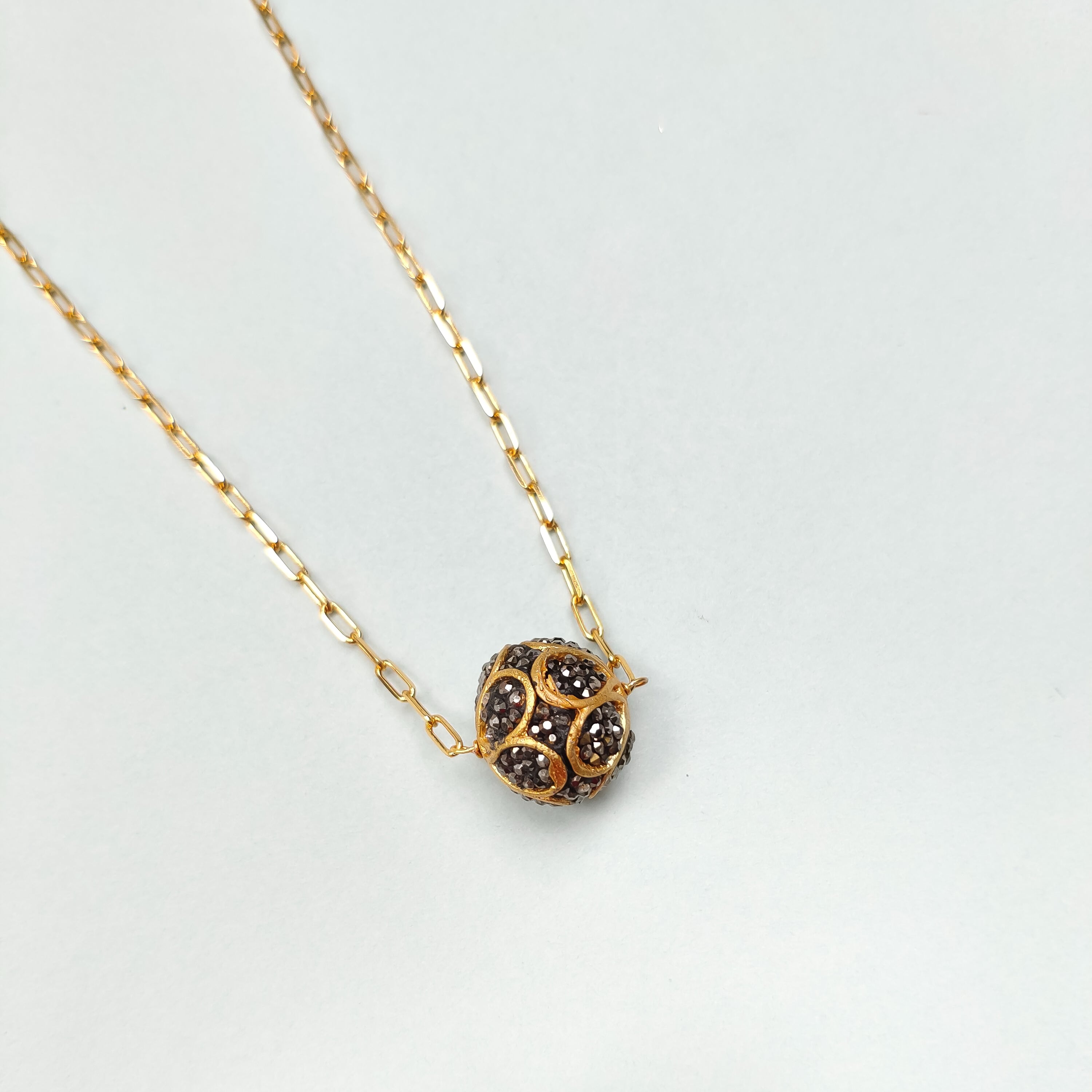 Nivi Link Chain Pendant Necklace