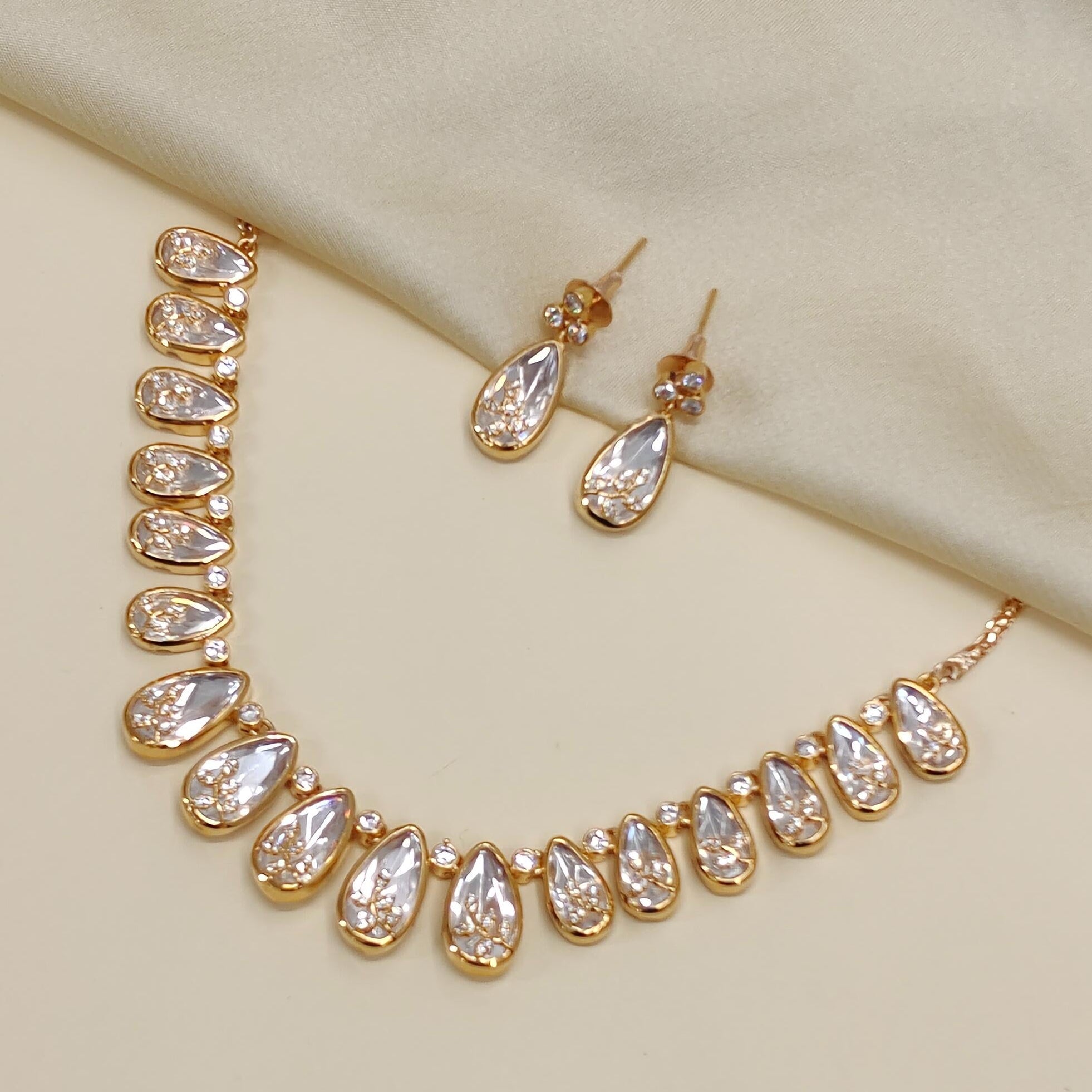 Ishita Kundan Necklace
