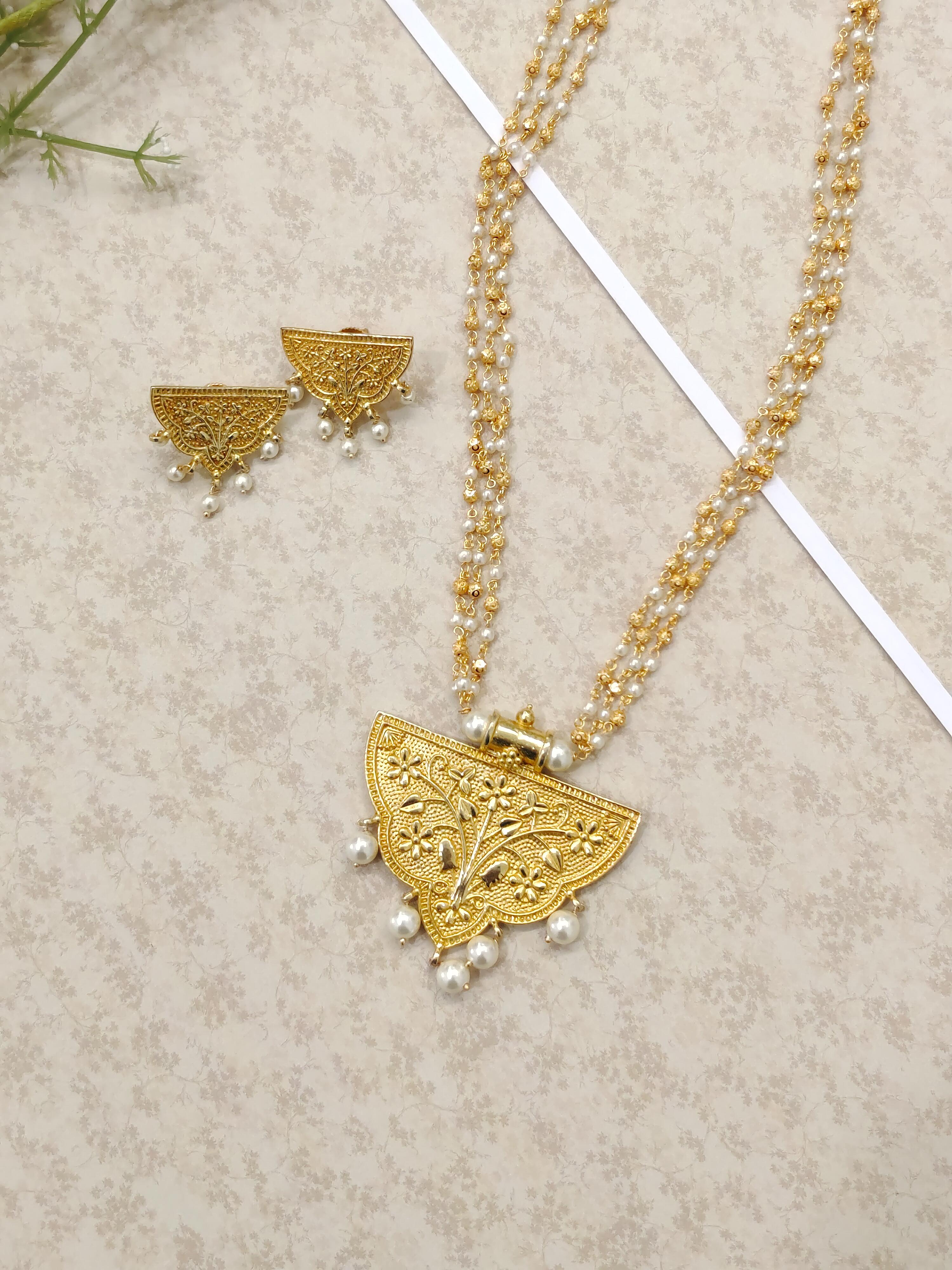 Rajasi Pearl Necklace