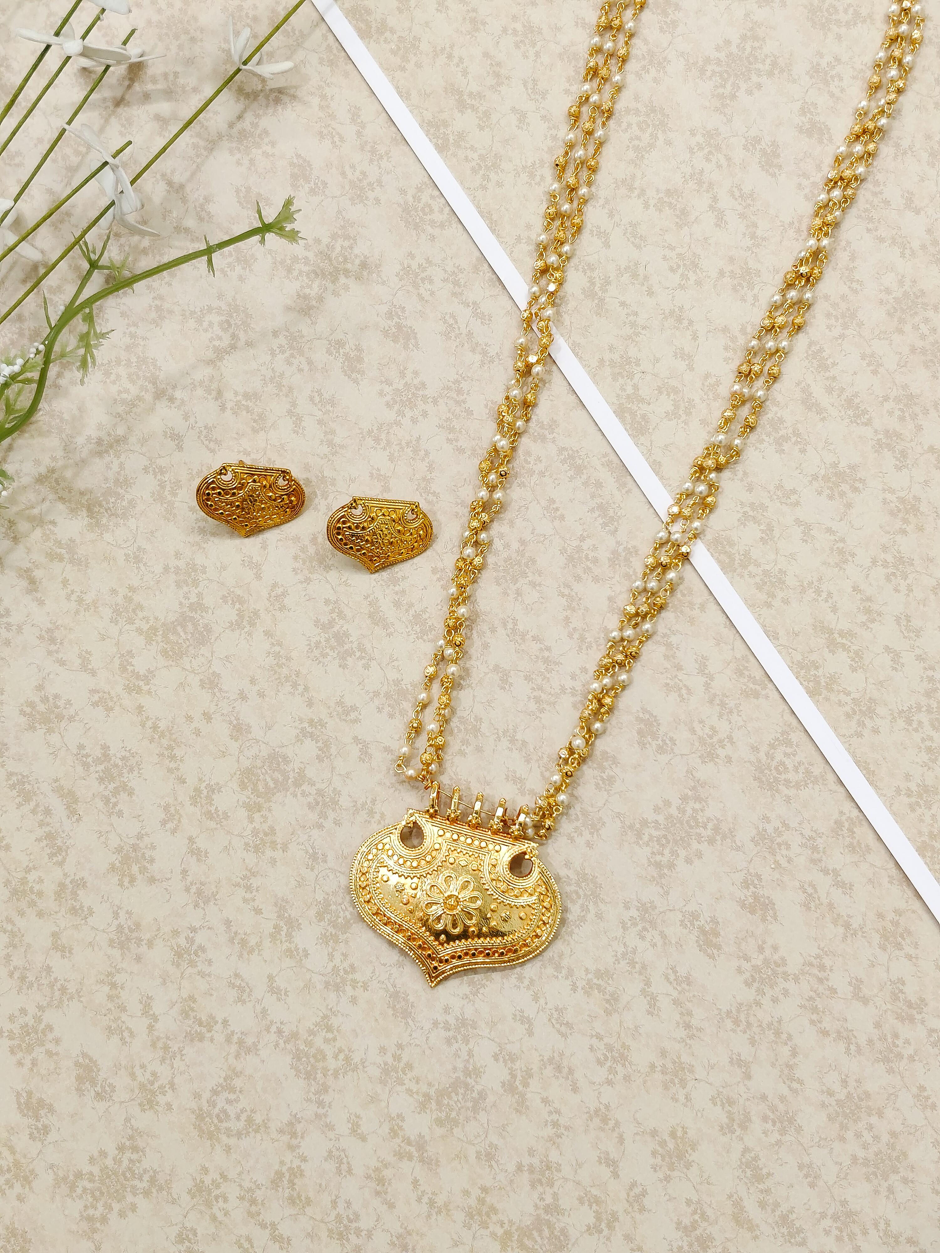 Rajvee Pearl Necklace