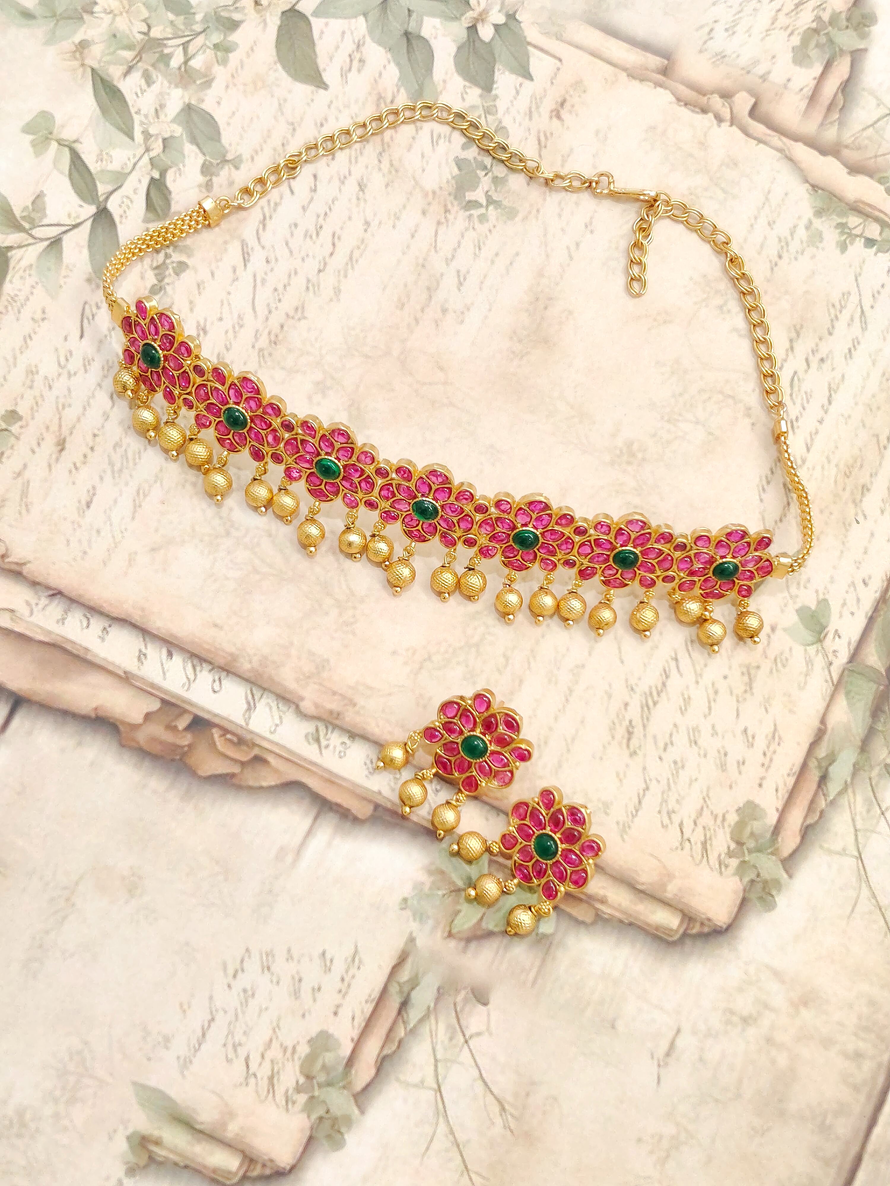 Flower Kemp Stones Necklace