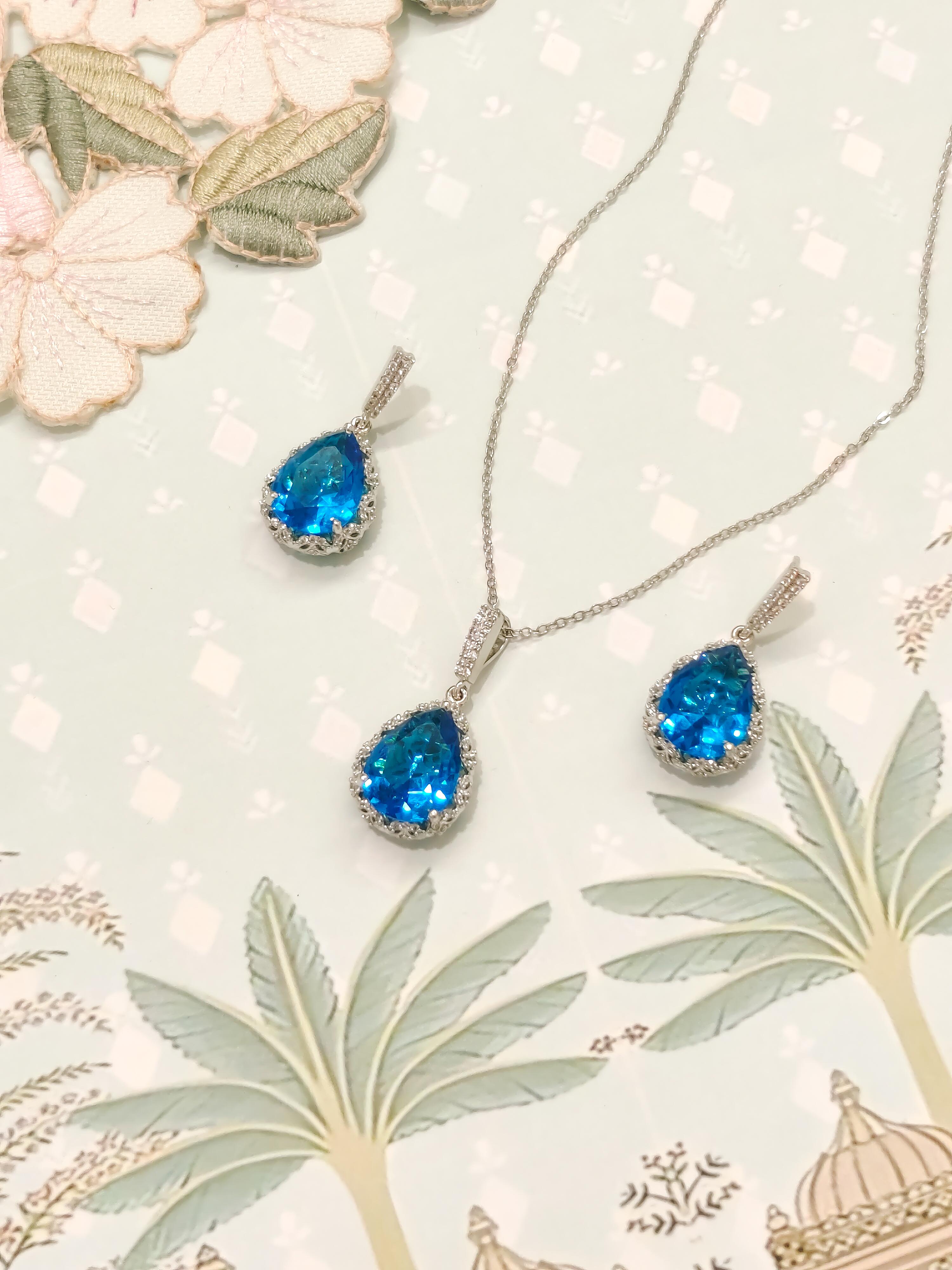 Mahi Drop Pendant Set