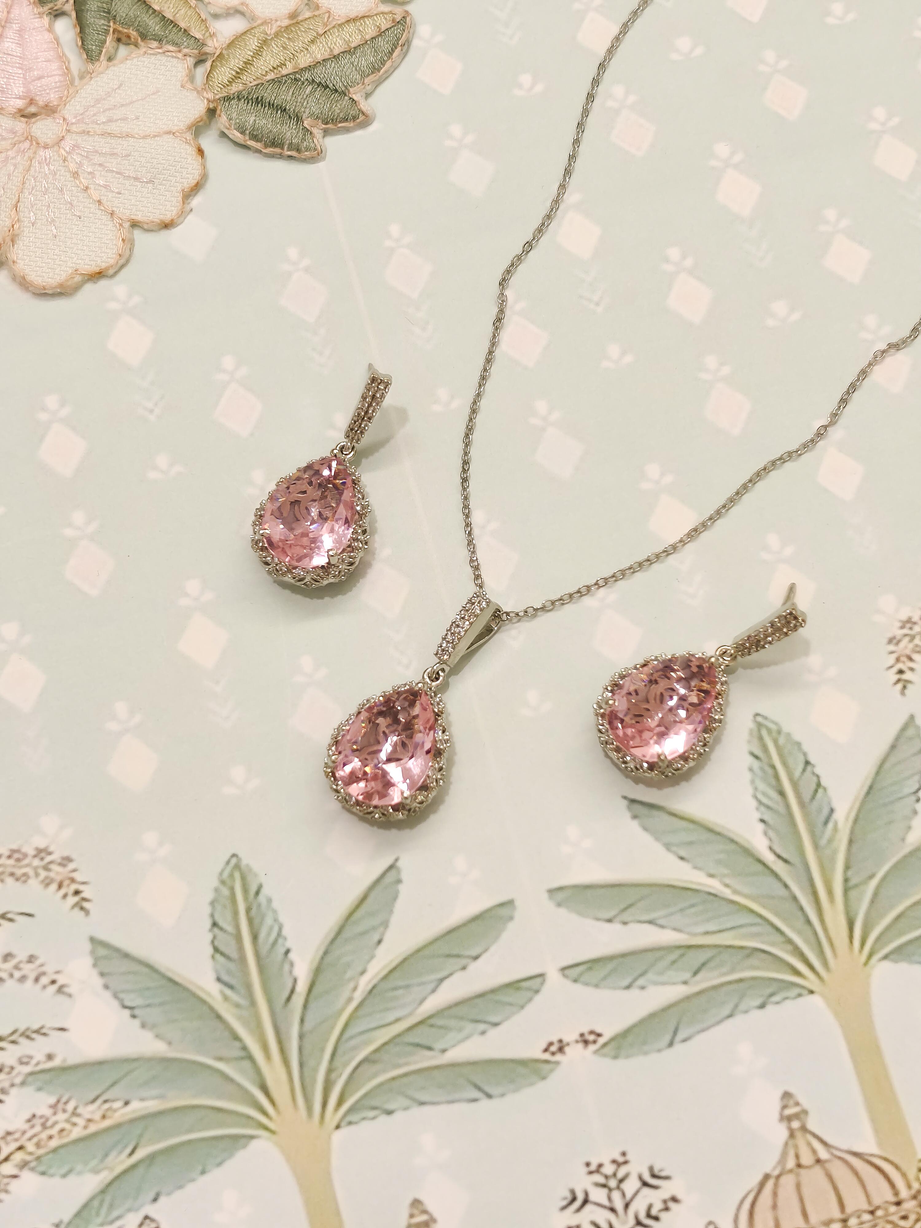 Mahi Drop Pendant Set