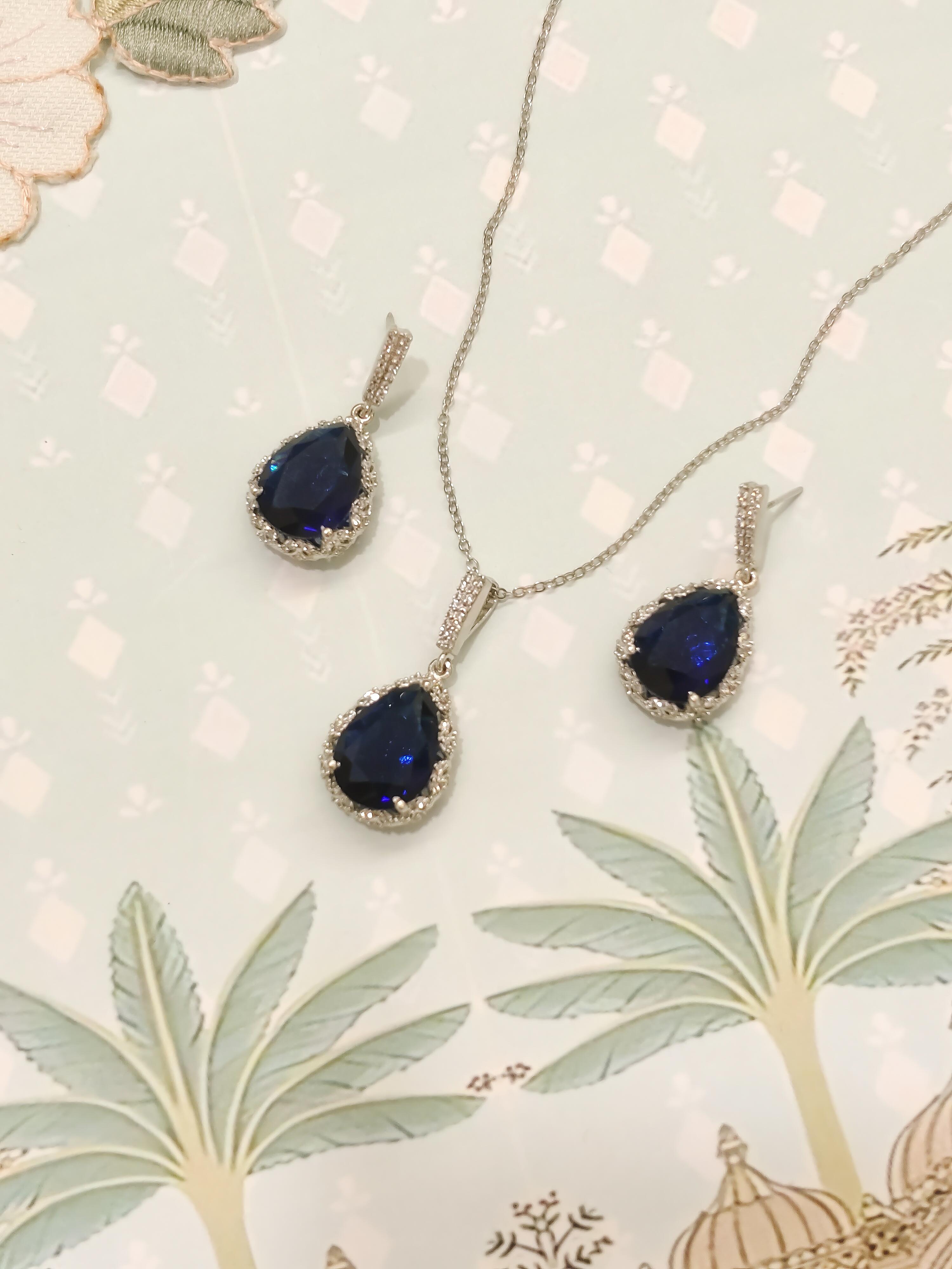 Mahi Drop Pendant Set