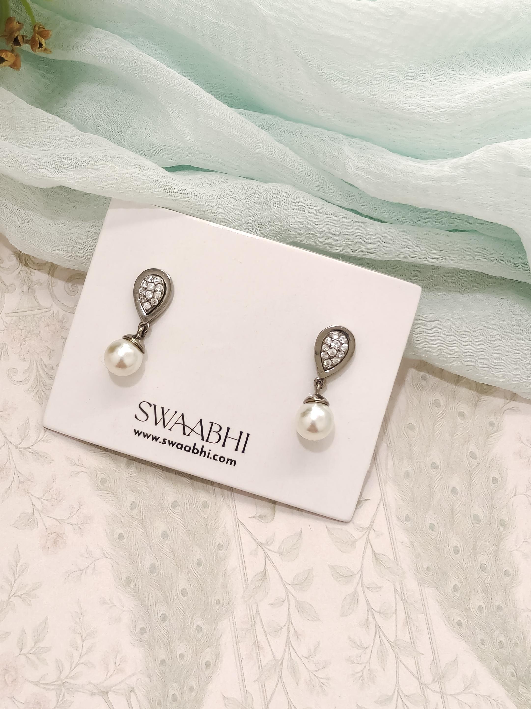 Pearl Glow Drop Earrings