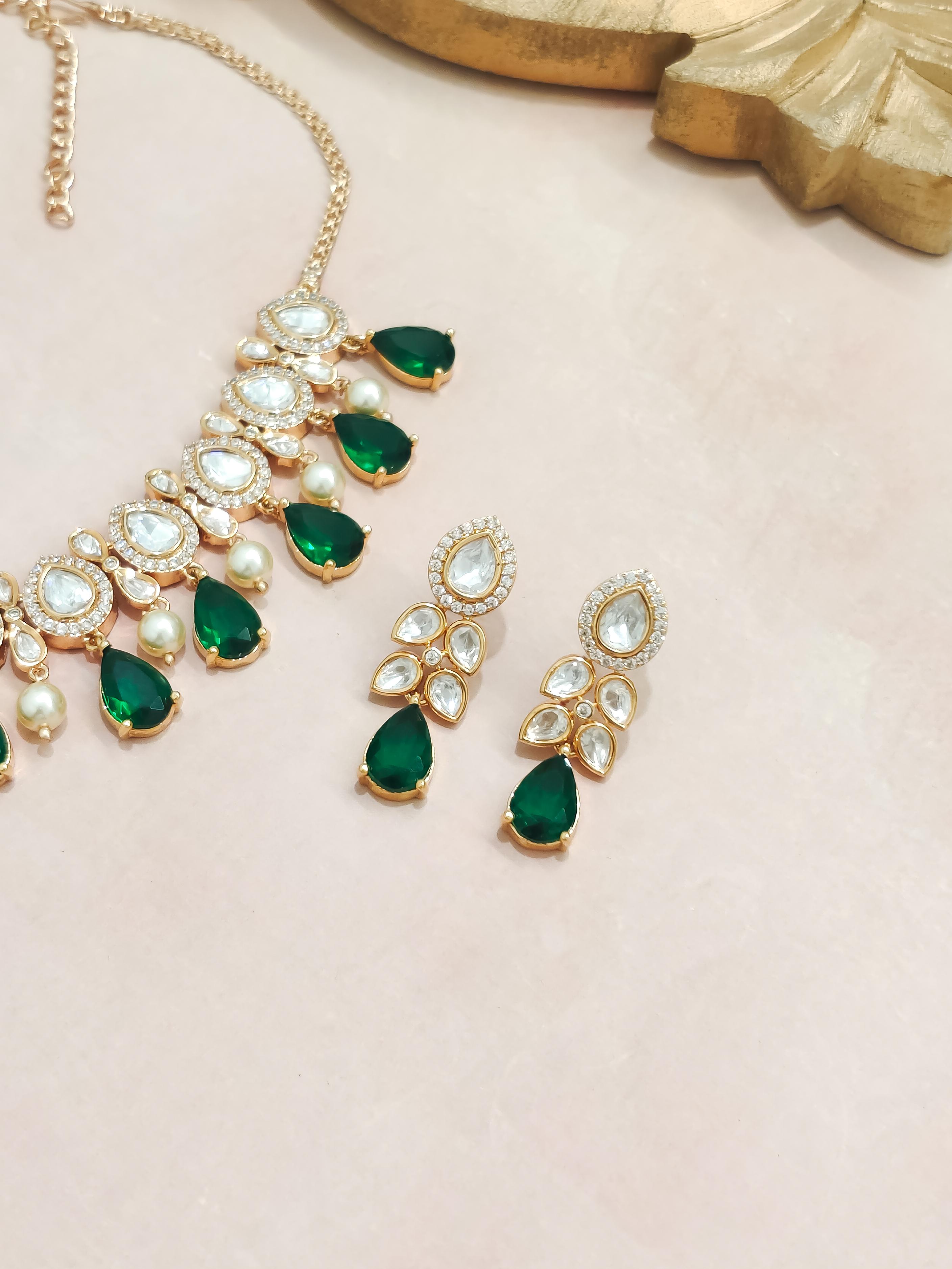 Aarvi Kundan Necklace Set