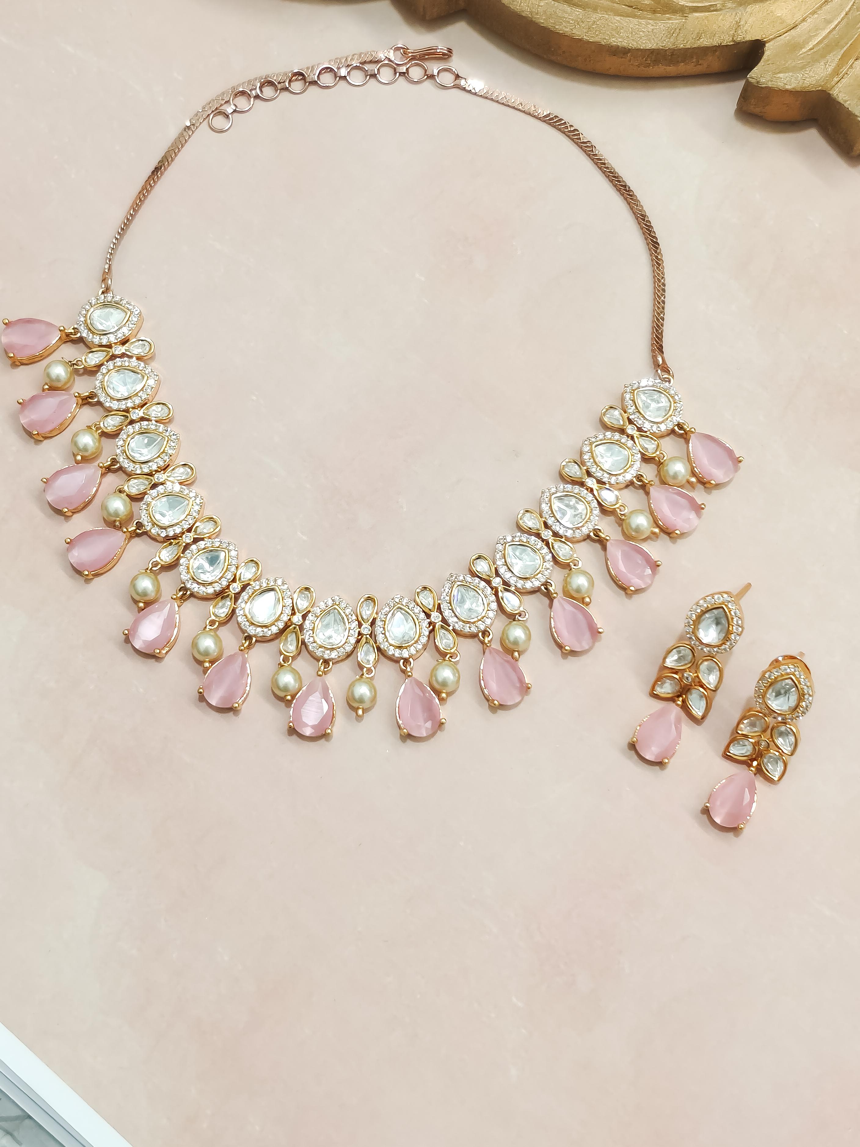 Aarvi Kundan Necklace Set