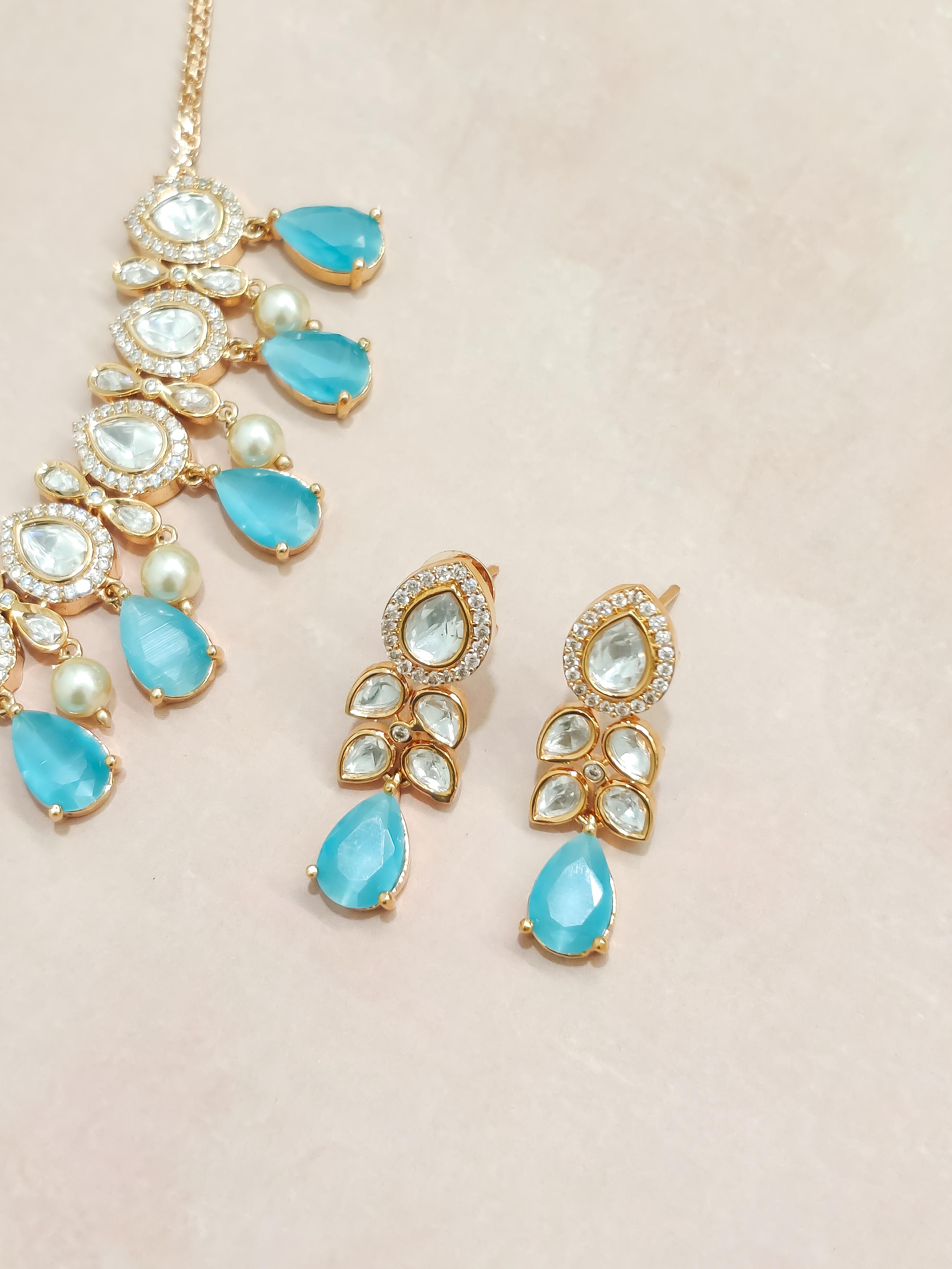 Aarvi Kundan Necklace Set