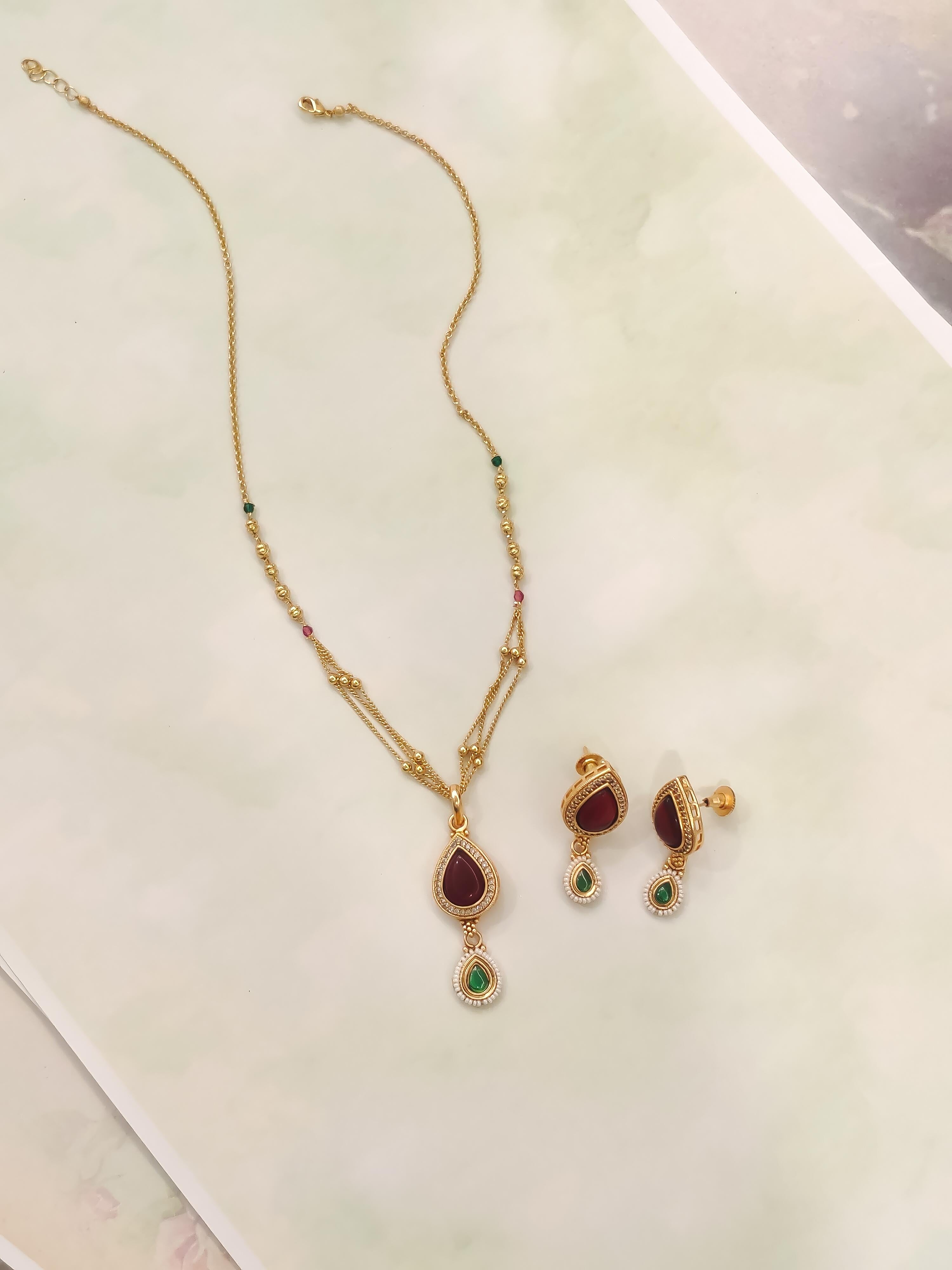 Baani Temple Pendant Set