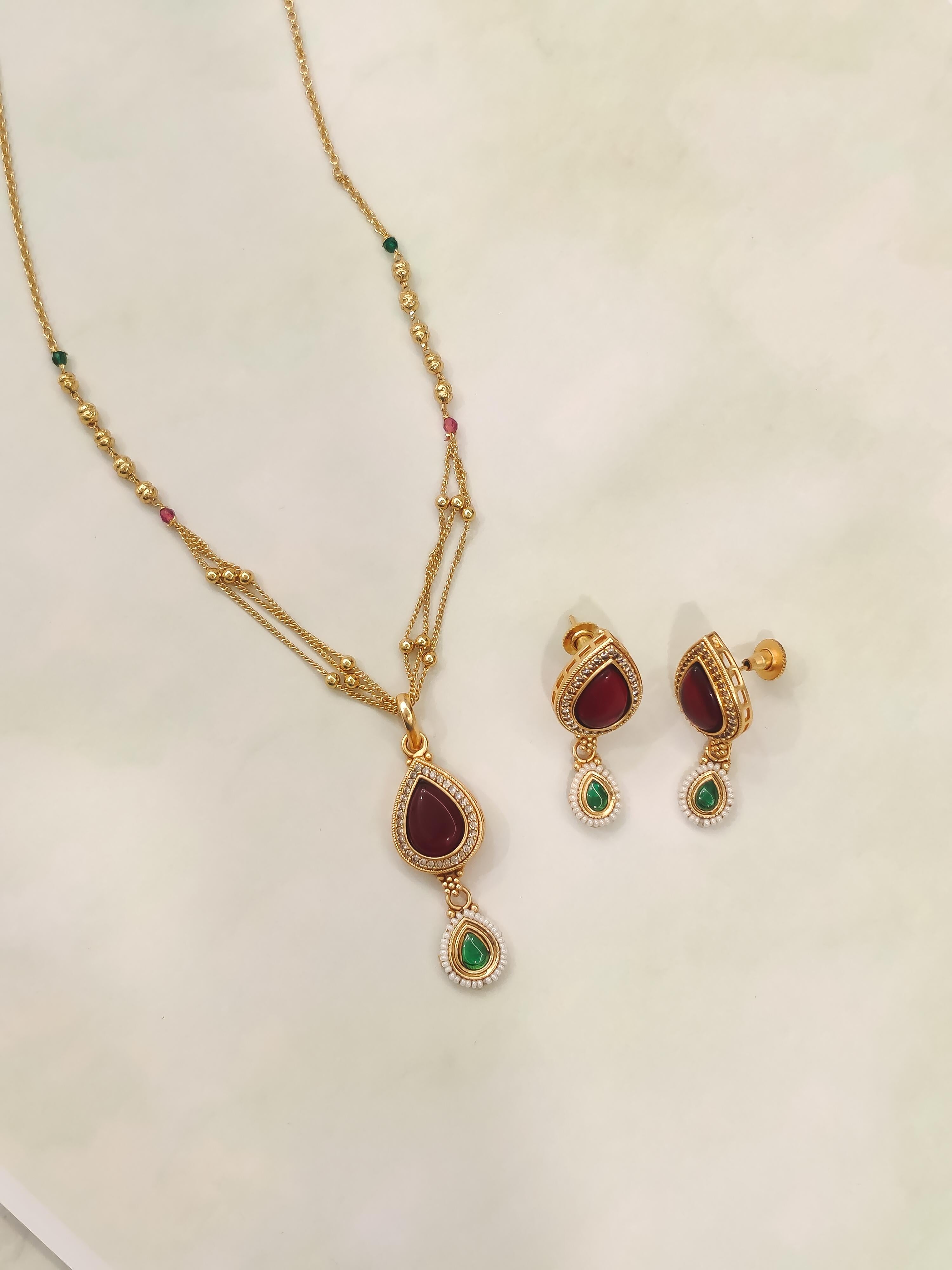 Baani Temple Pendant Set