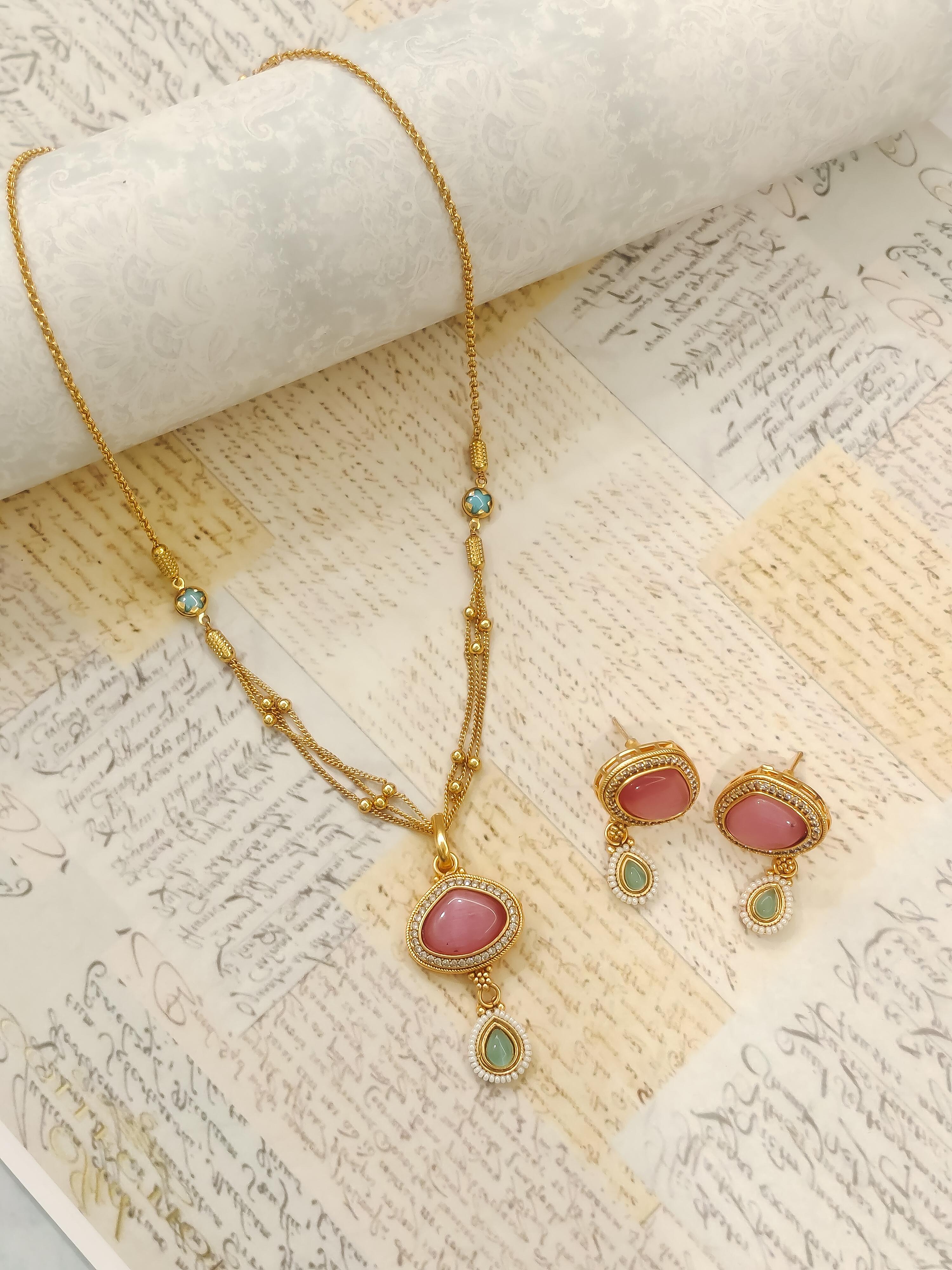 Aaradhya Temple Pendant Set