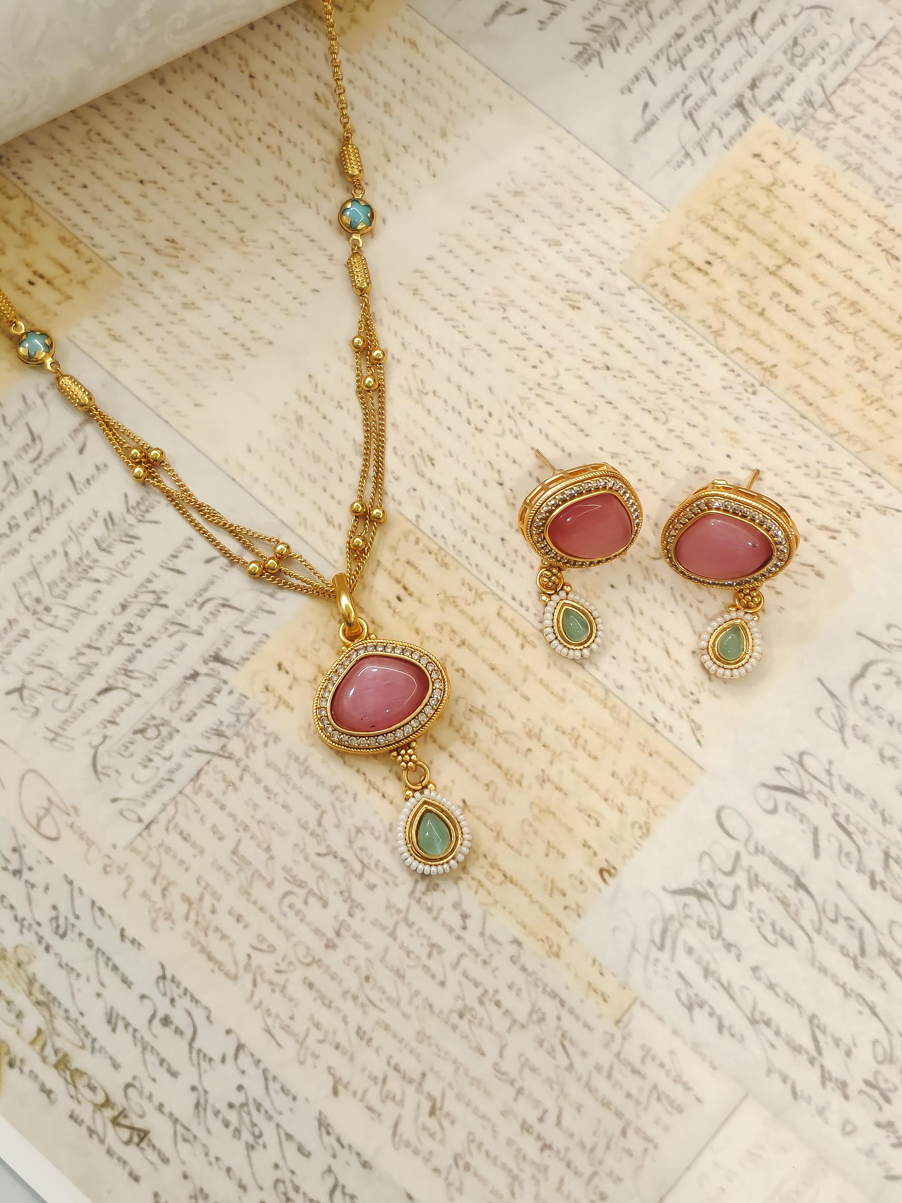 Aaradhya Temple Pendant Set