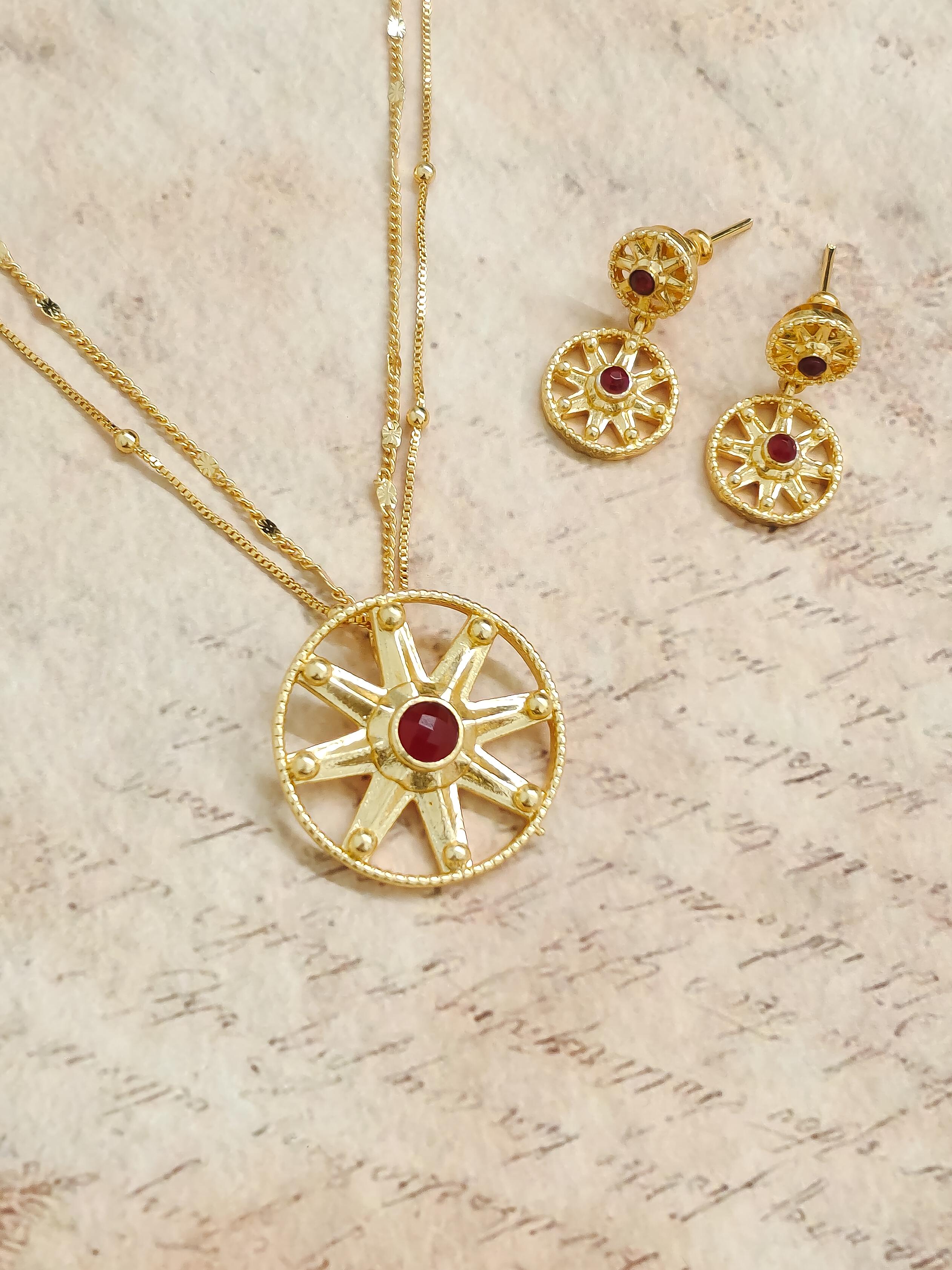 Astra Solaris Pendant Set
