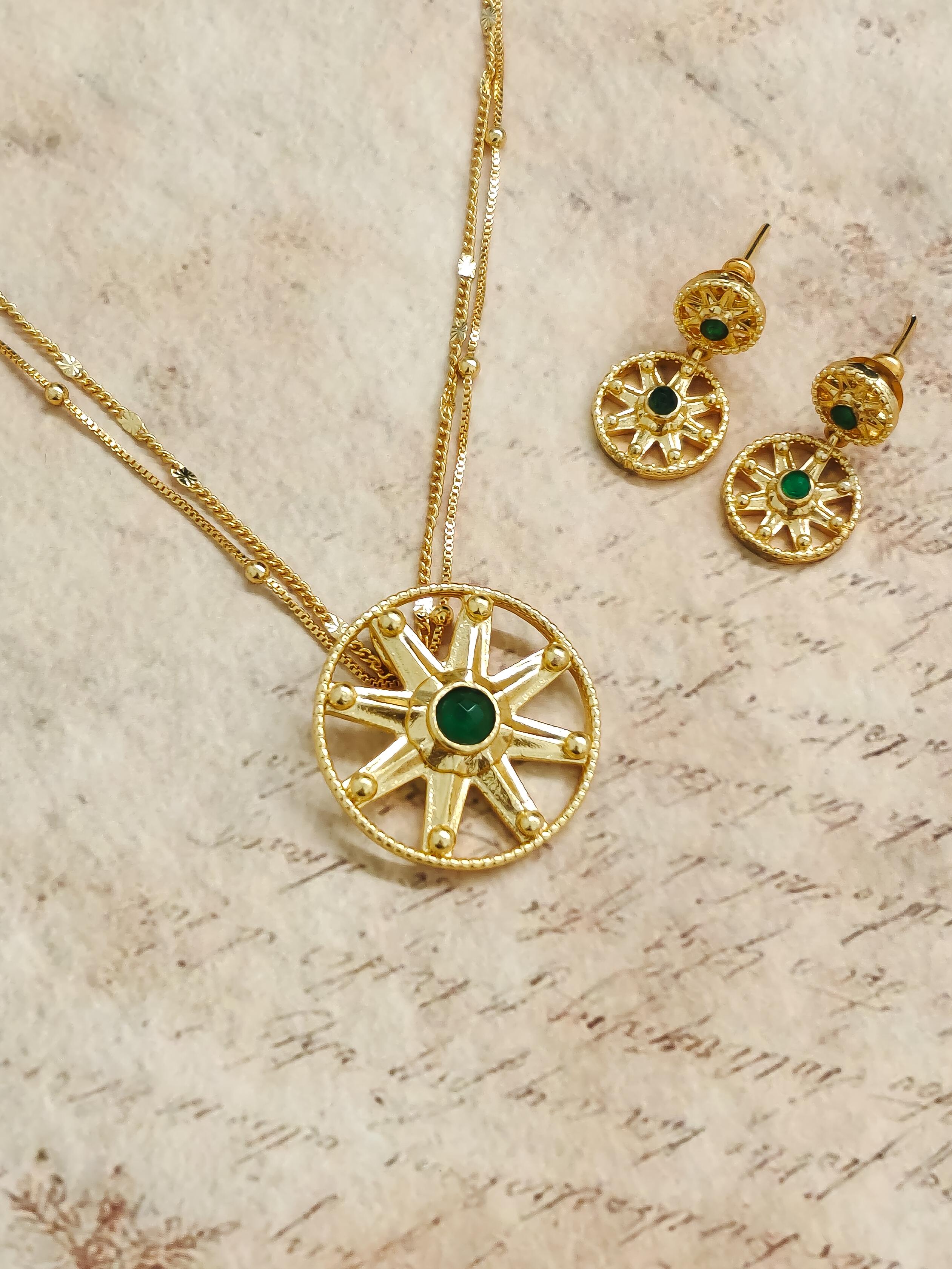Astra Solaris Pendant Set