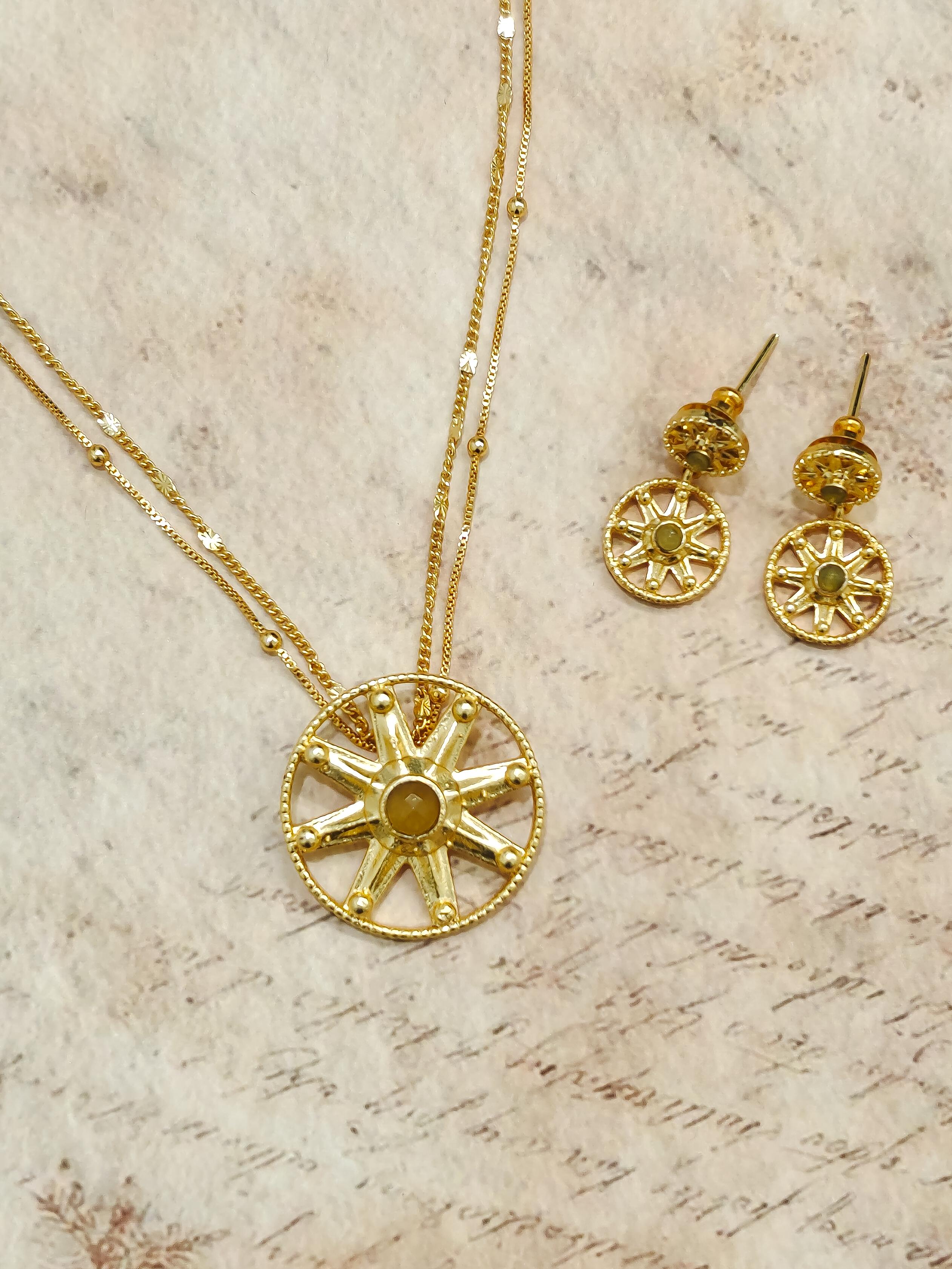 Astra Solaris Pendant Set