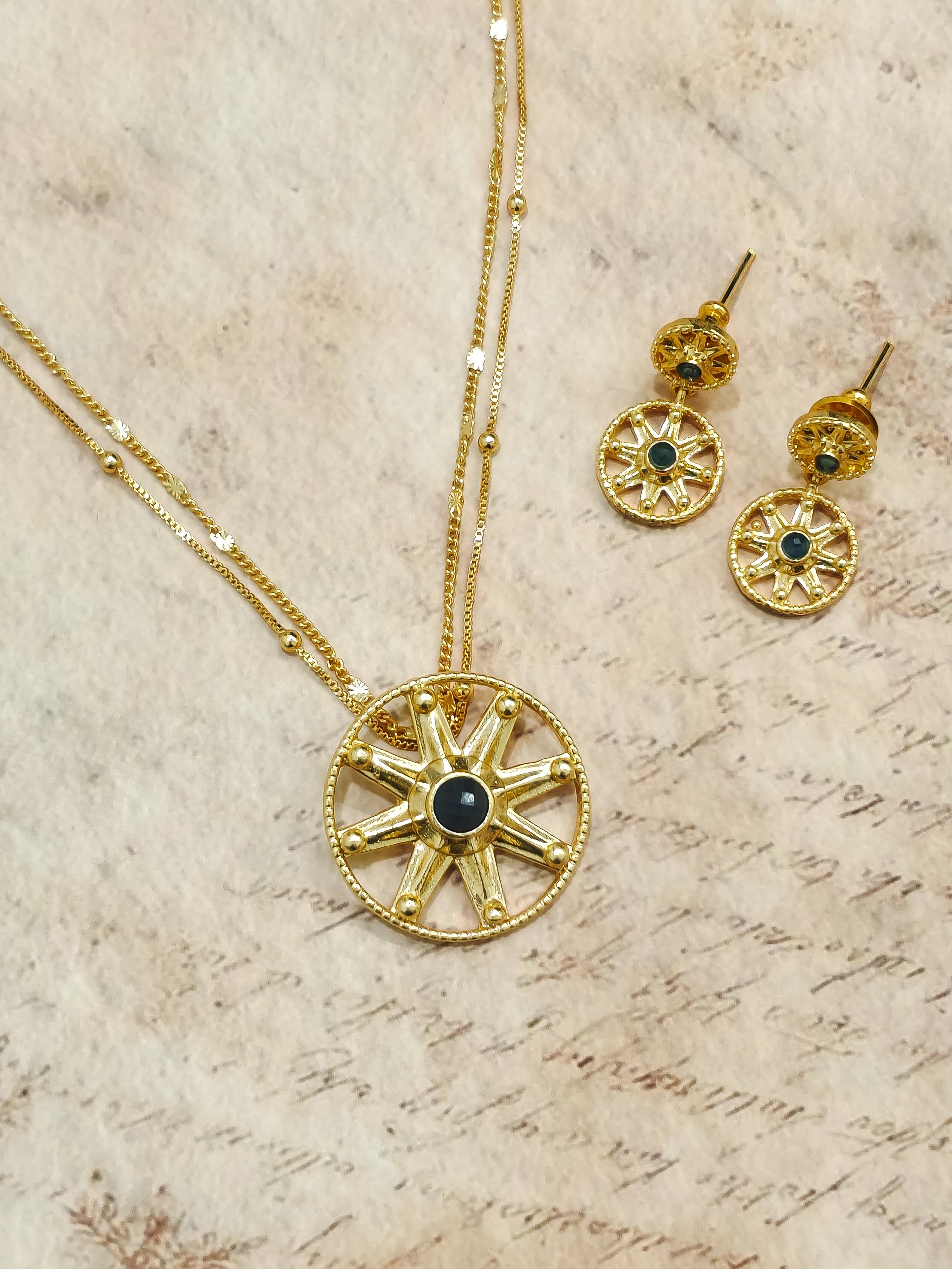 Astra Solaris Pendant Set