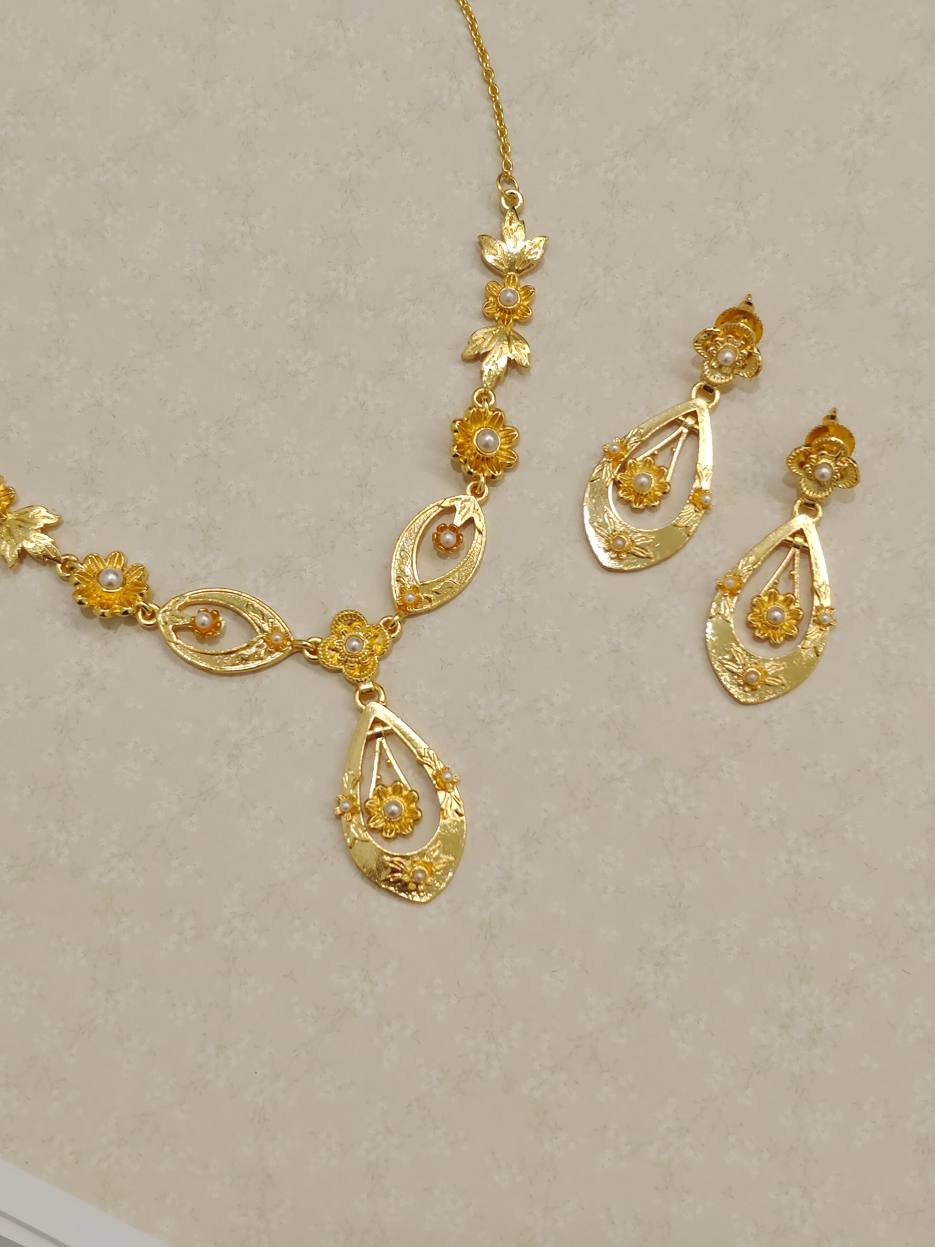 Vani Gold Necklace
