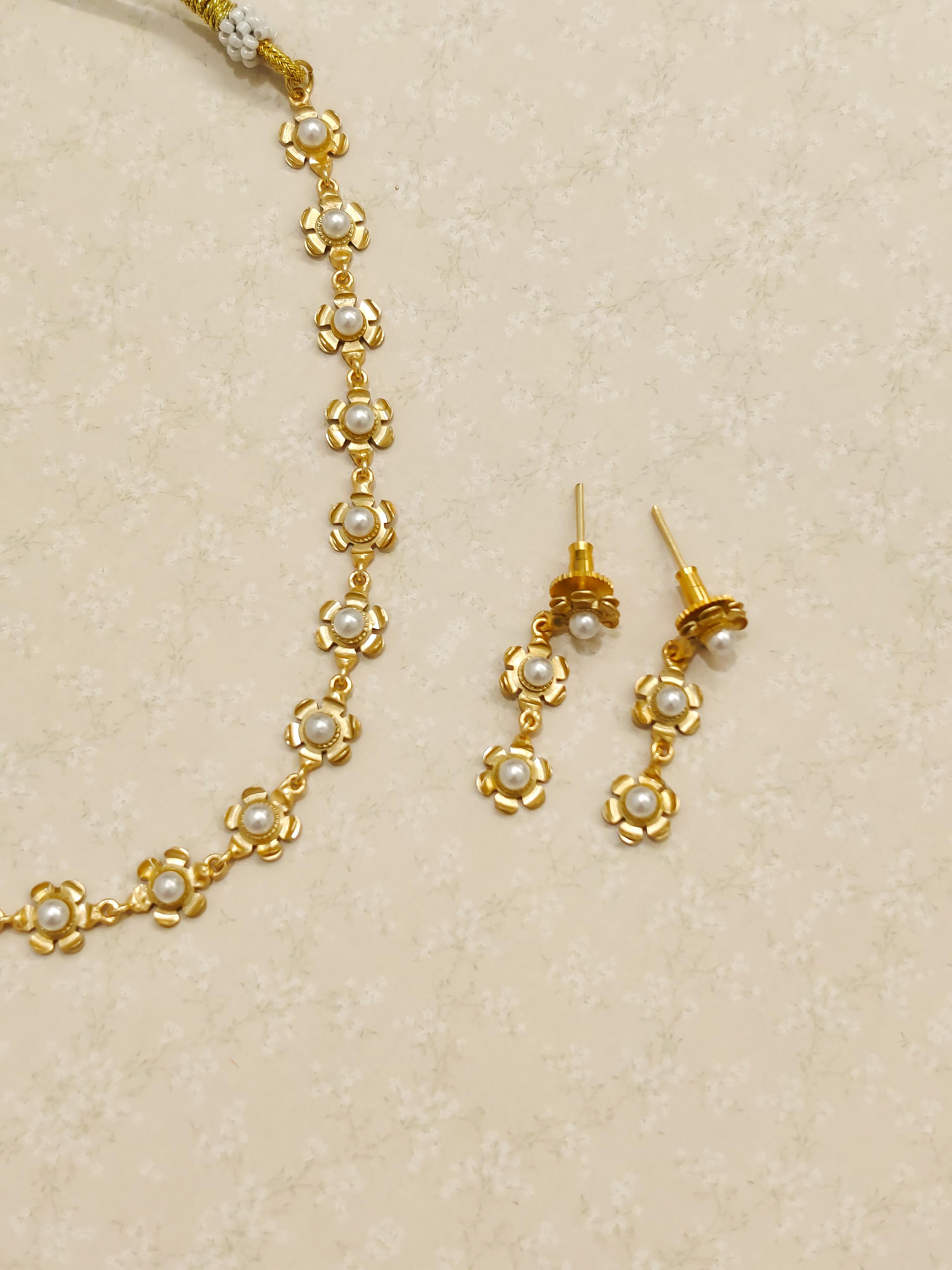 Blossom Pearl Choker